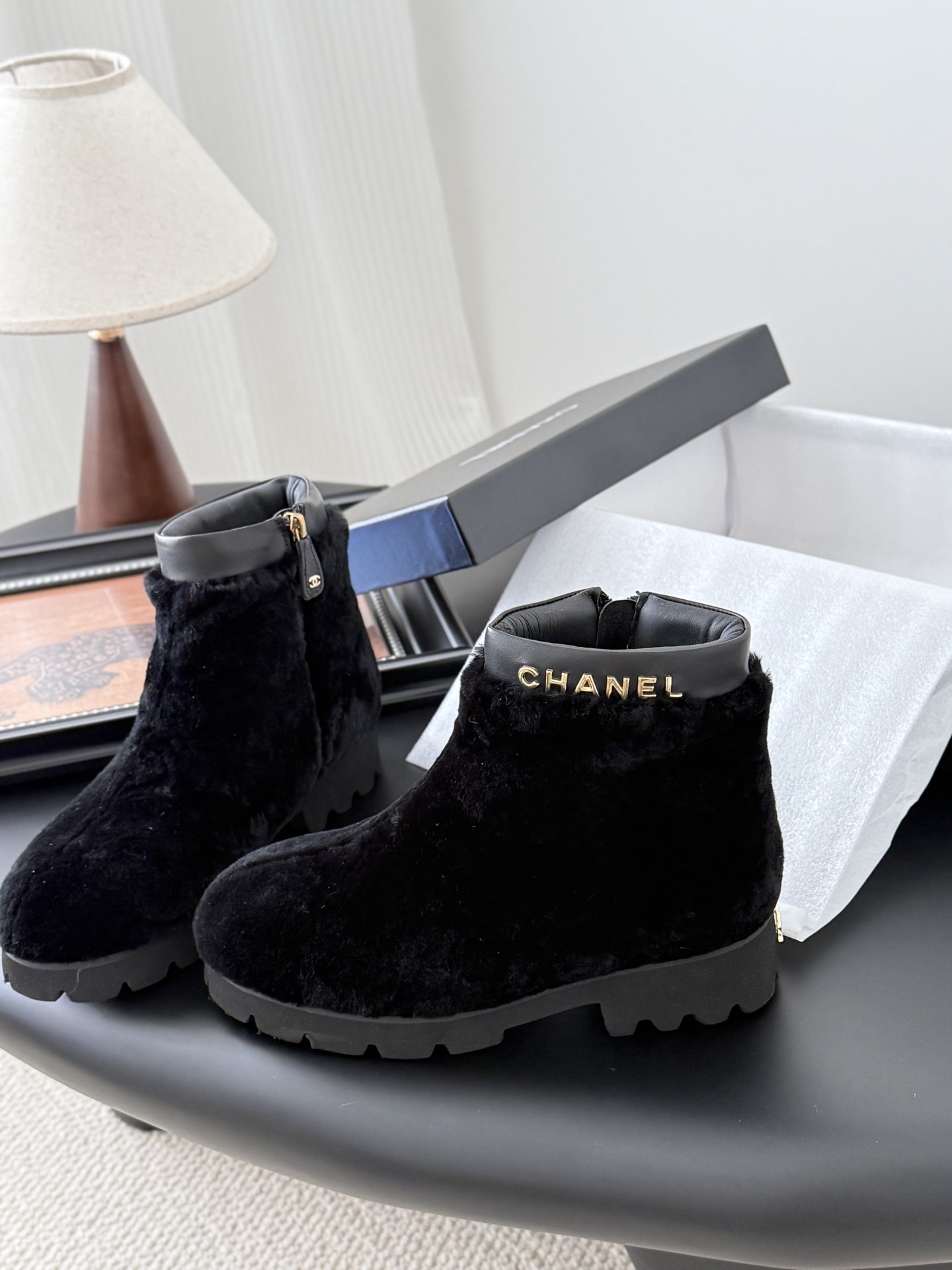 샤넬 25K 신상 뽀글이 앵클부츠