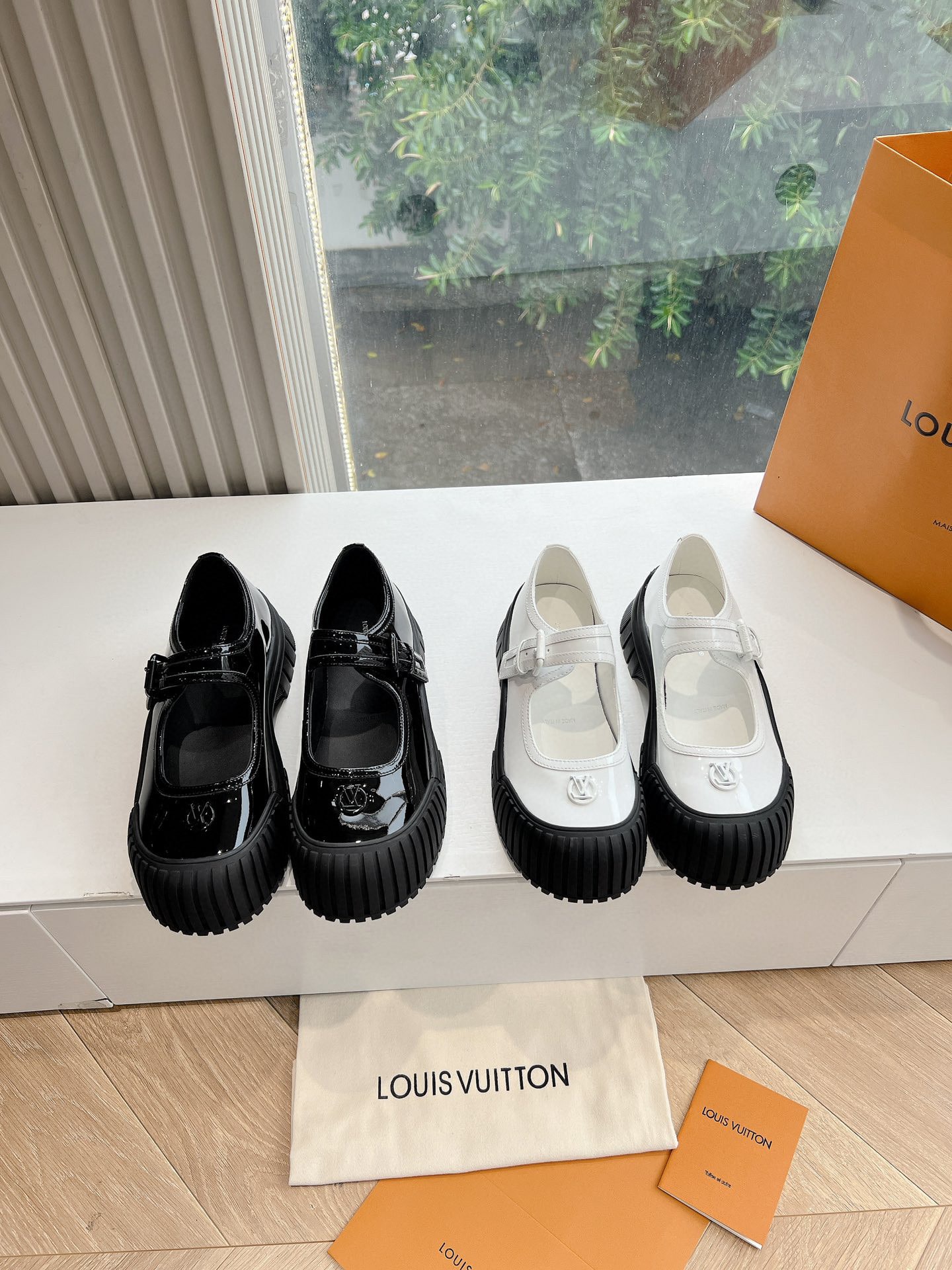 루이비통 클래식 로얄 통굽 샌들