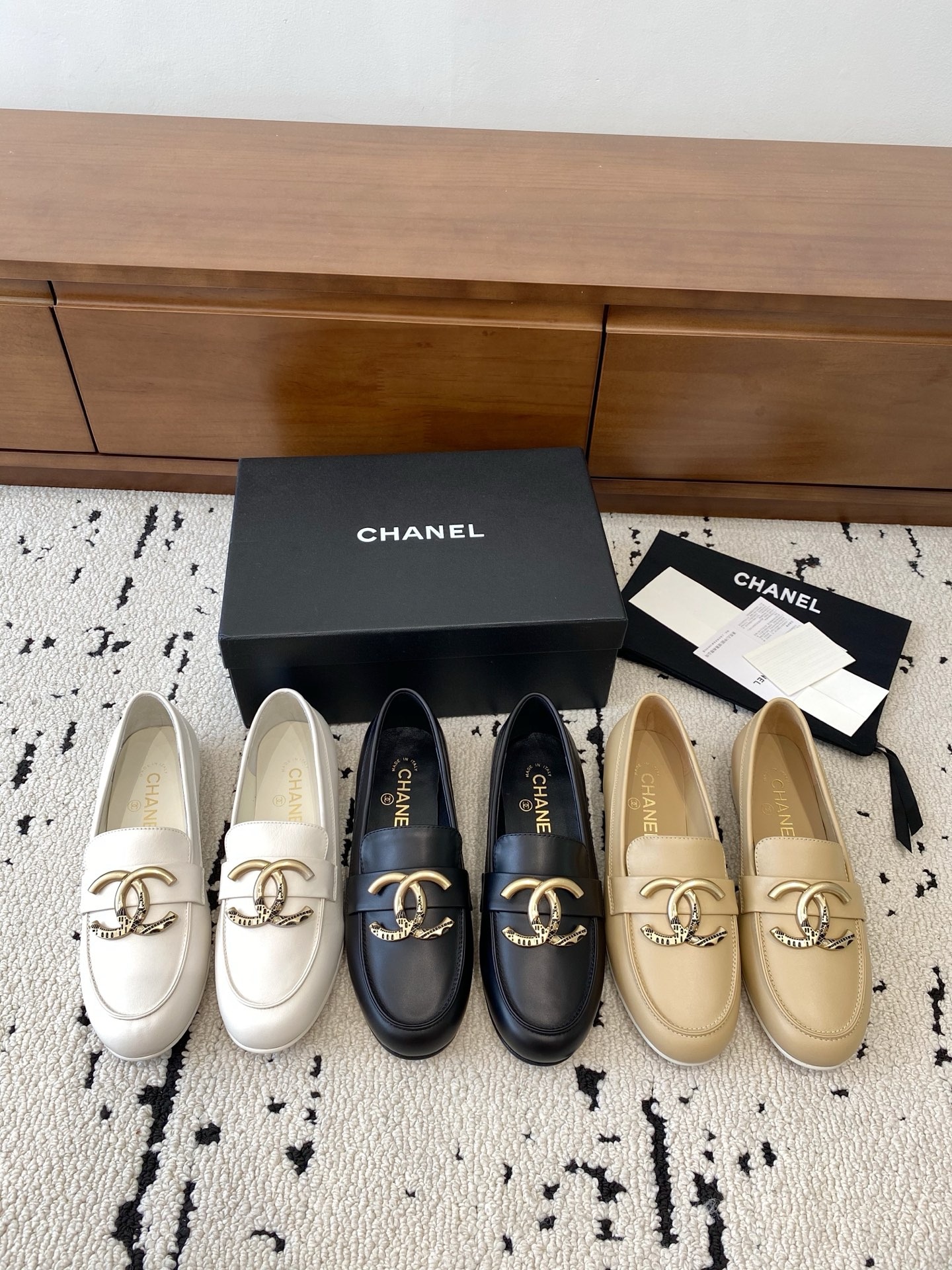 샤넬 25C 가을/겨울 신상 스틸레토 플랫