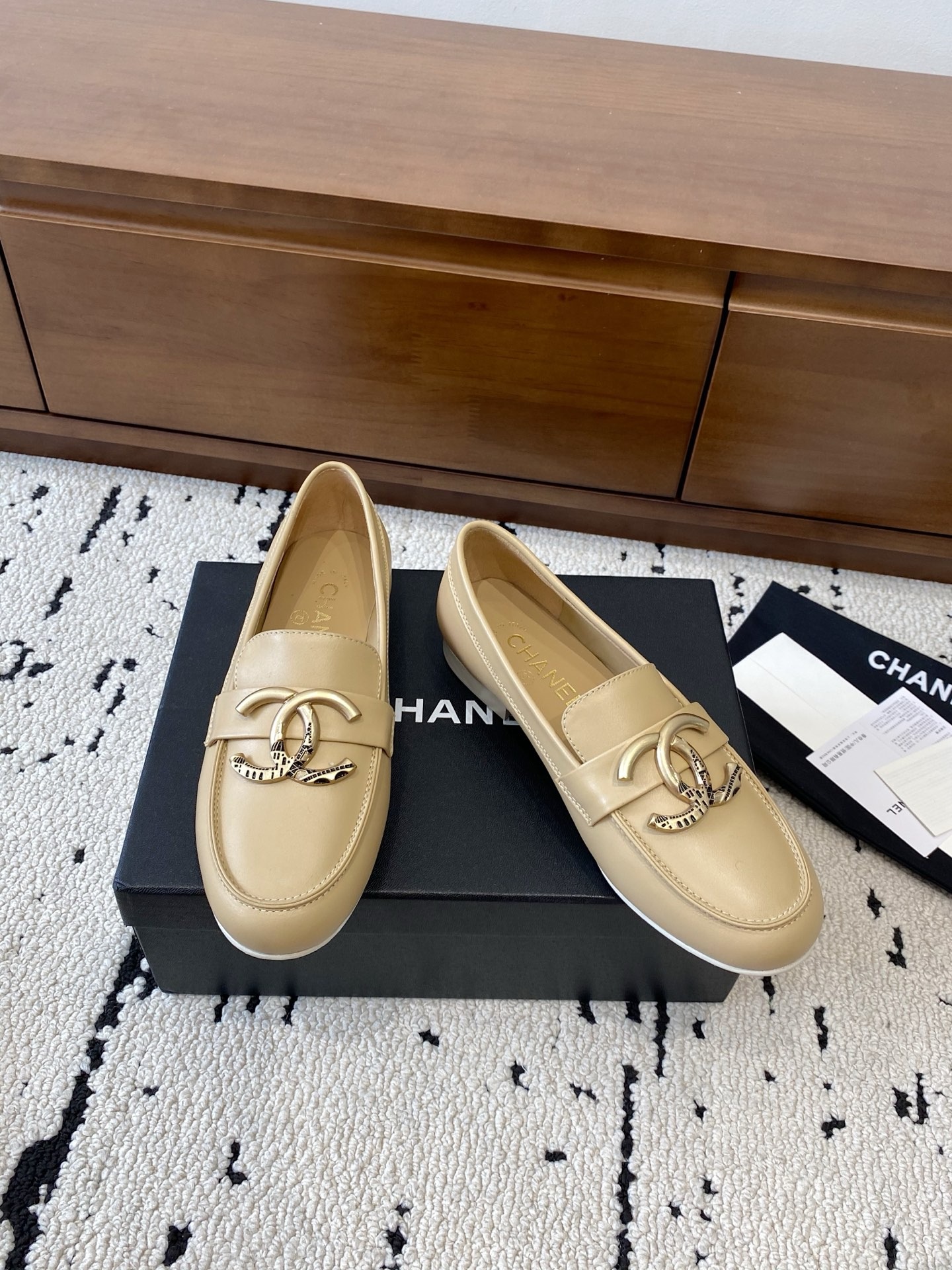 샤넬 25C 가을/겨울 신상 스틸레토 플랫