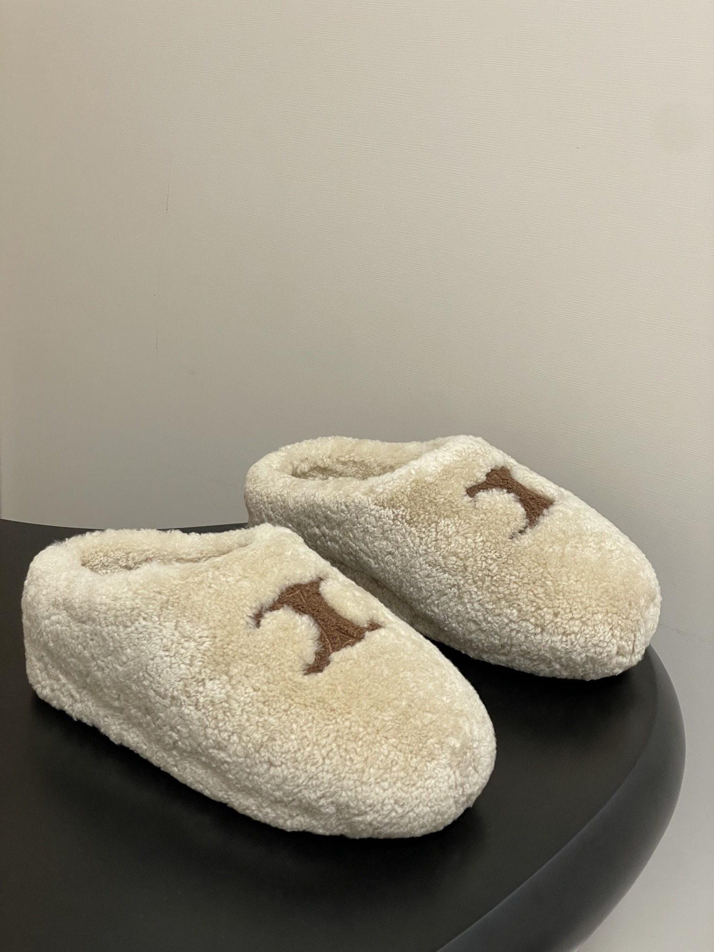 셀린느 25Fw 신상 울반 슬리퍼