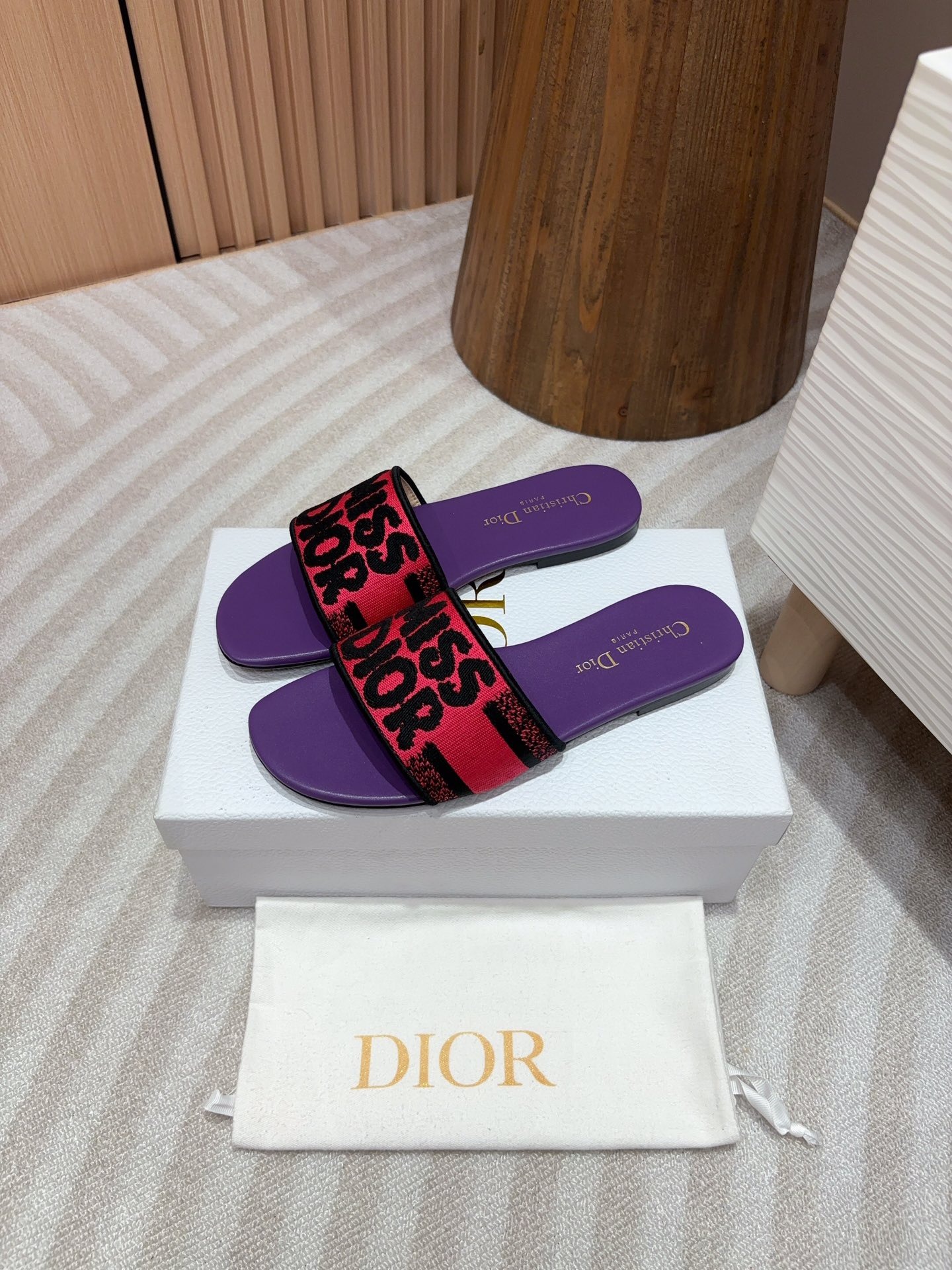 디올 신상 스퀘어 통굽 일자 슬리퍼