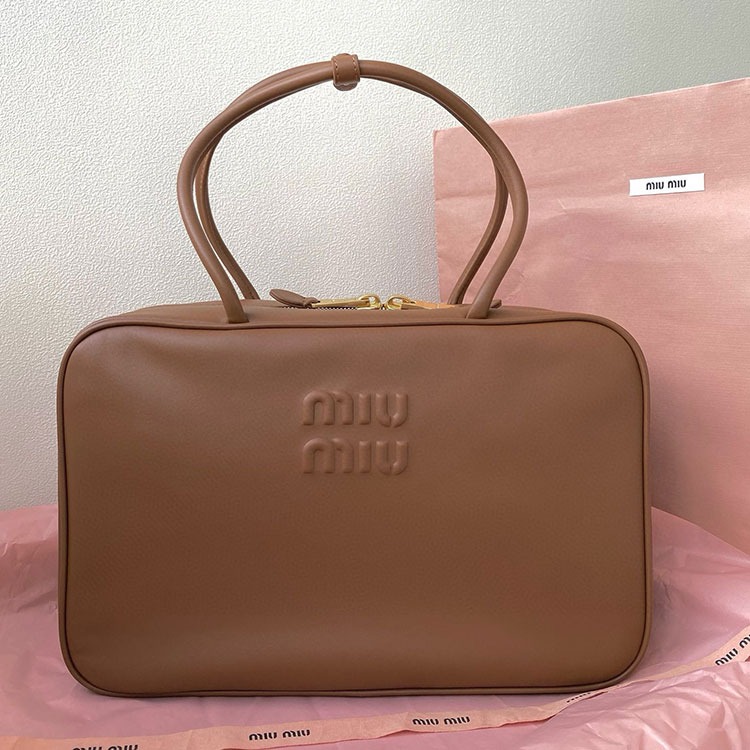 미우미우 보(Bau) 토트백