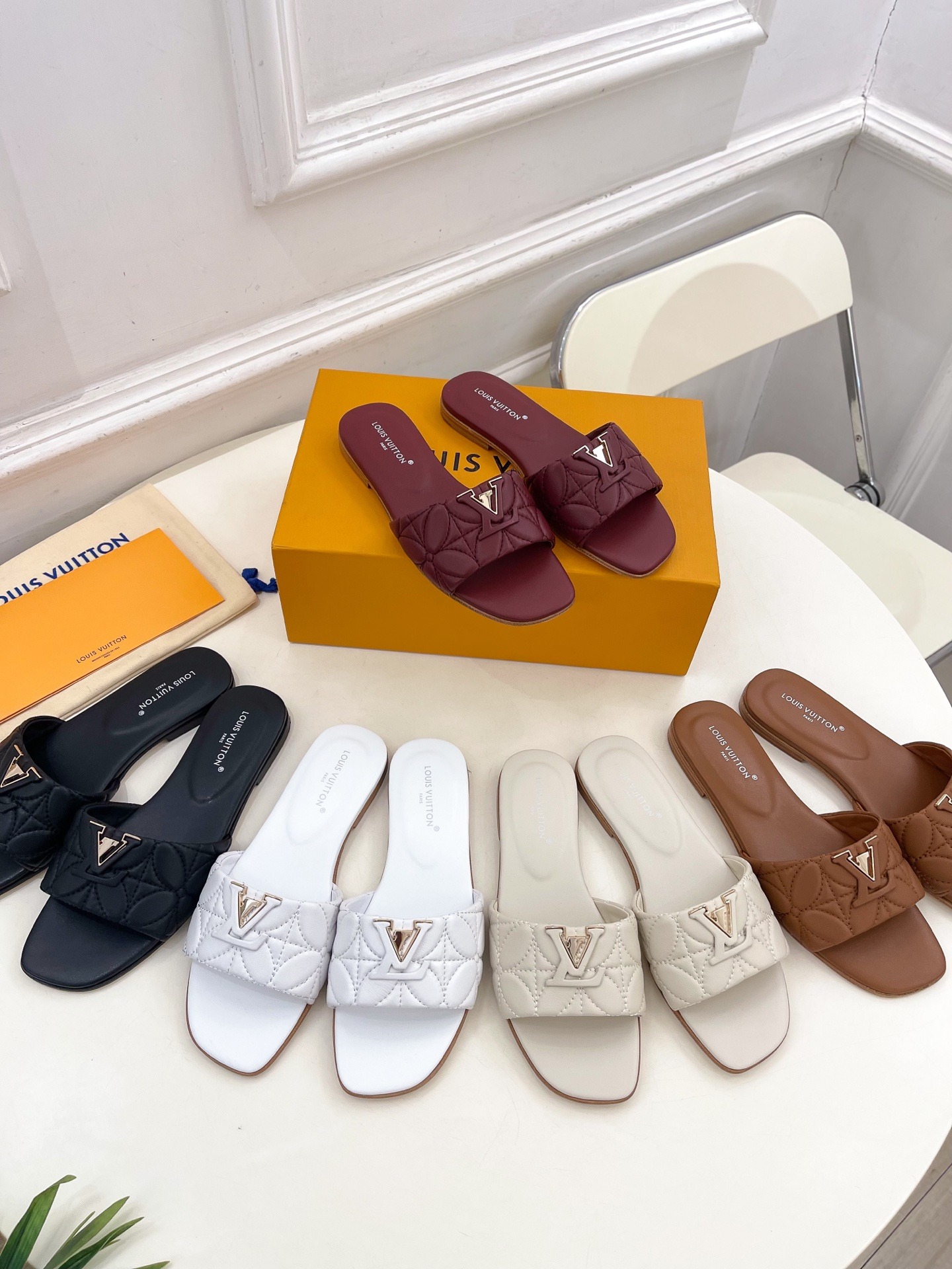 루이비통 25 뉴 프리미엄 레터링 슬리퍼