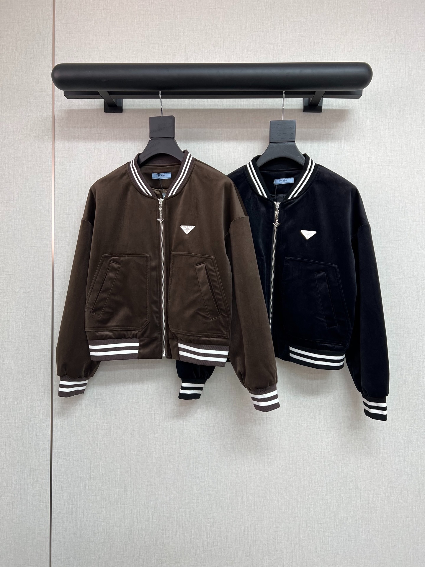 프라다 25년 신상 야구점퍼 벨벳 숏코트