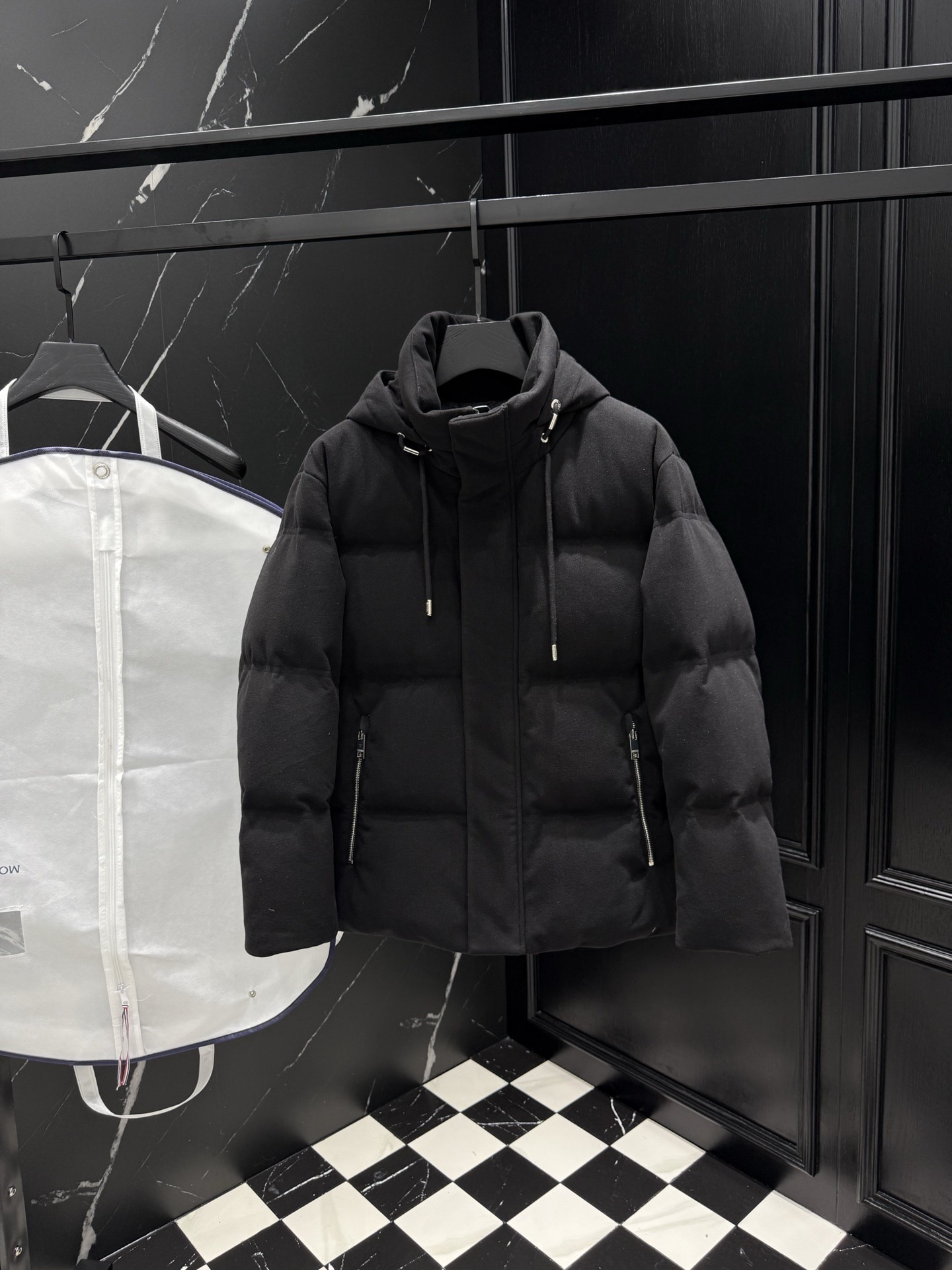 에*메네질도 제냐 25 신상 패딩