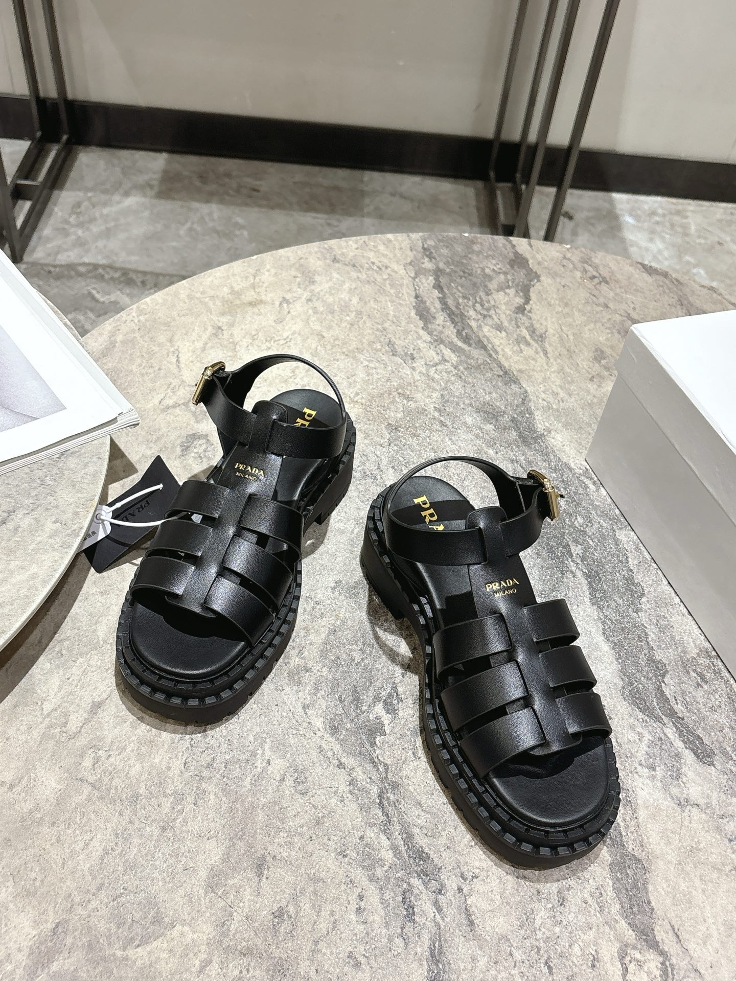 프라다 25ss 로마 메쉬 샌들