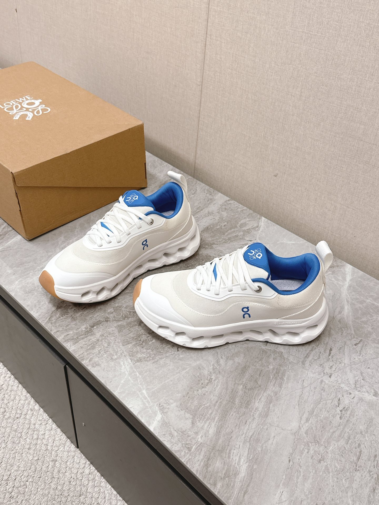 로에베 신상 런닝화