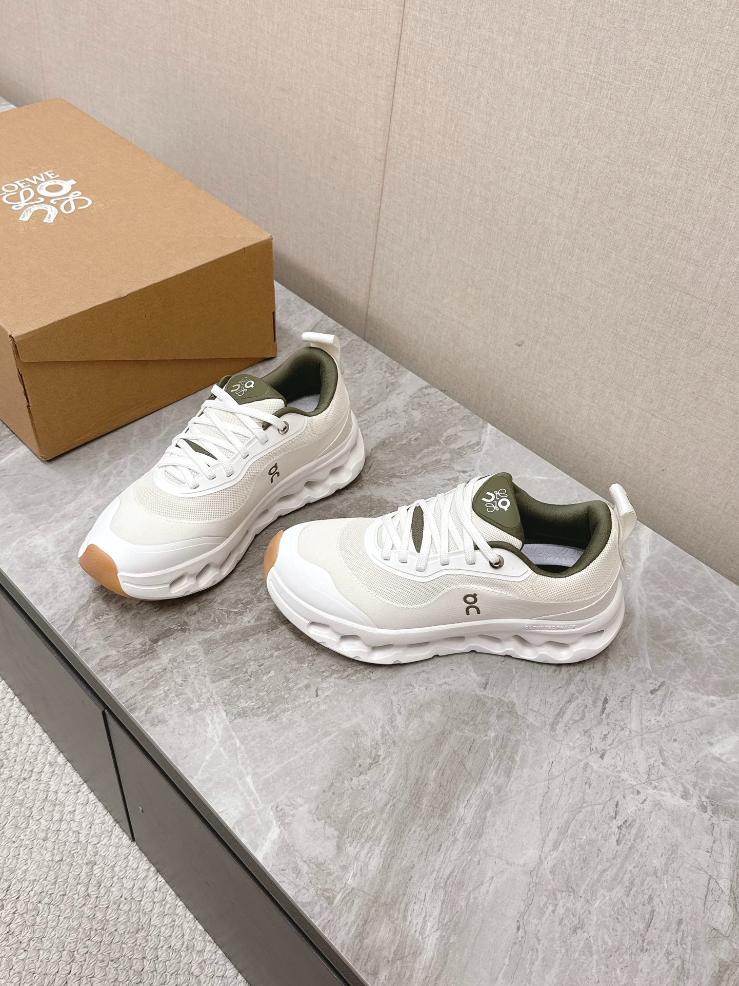 로에베 신상 런닝화