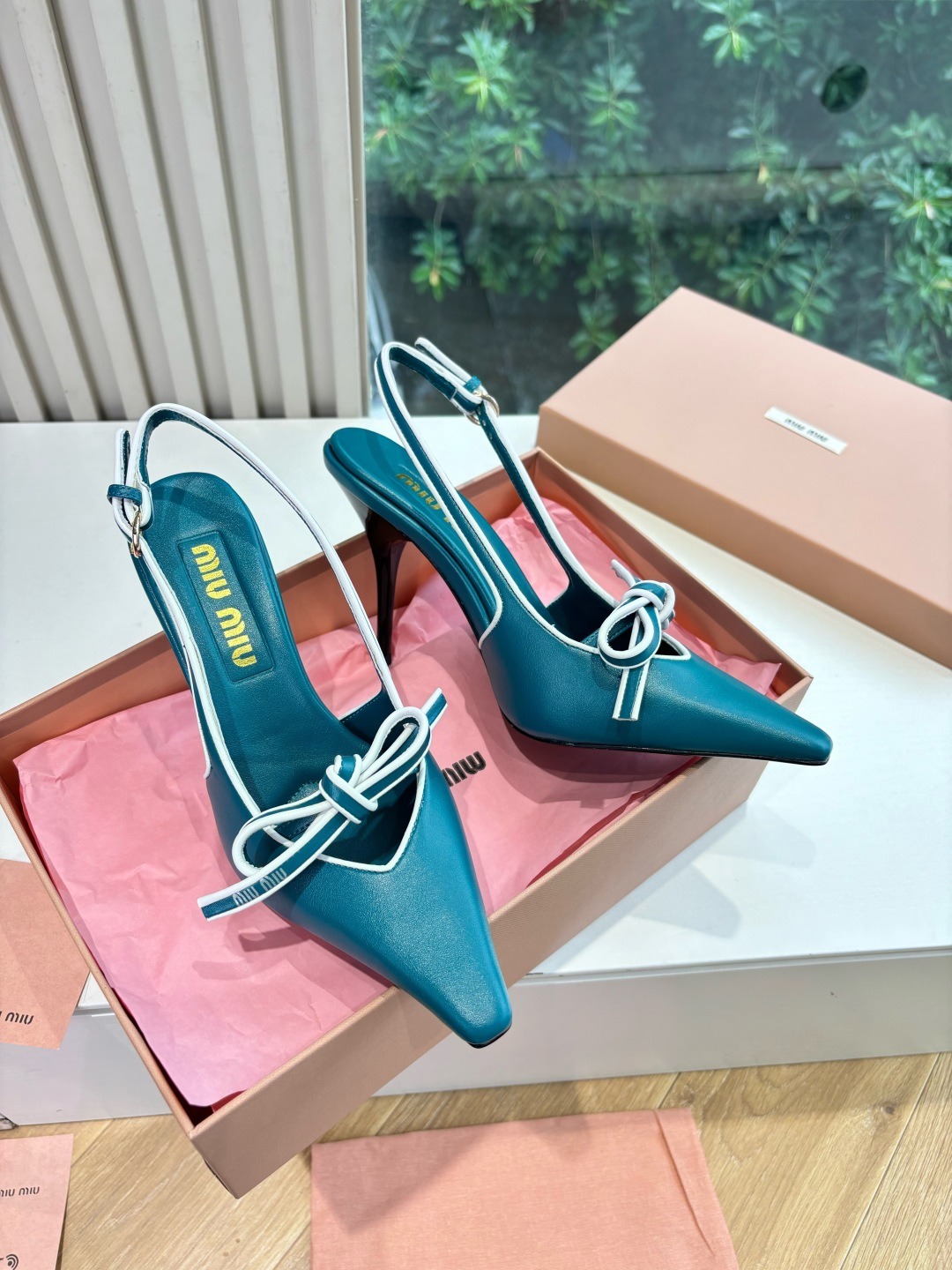 미우미우 25 봄여름 플랫 메리진 로퍼