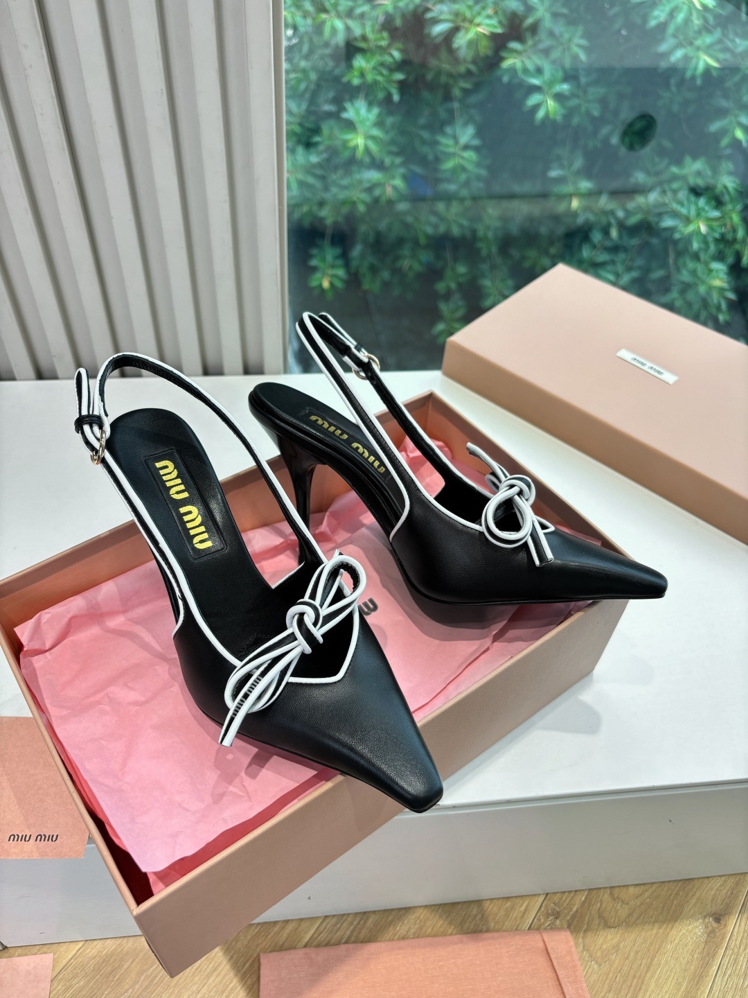 미우미우 25 봄여름 플랫 메리진 로퍼