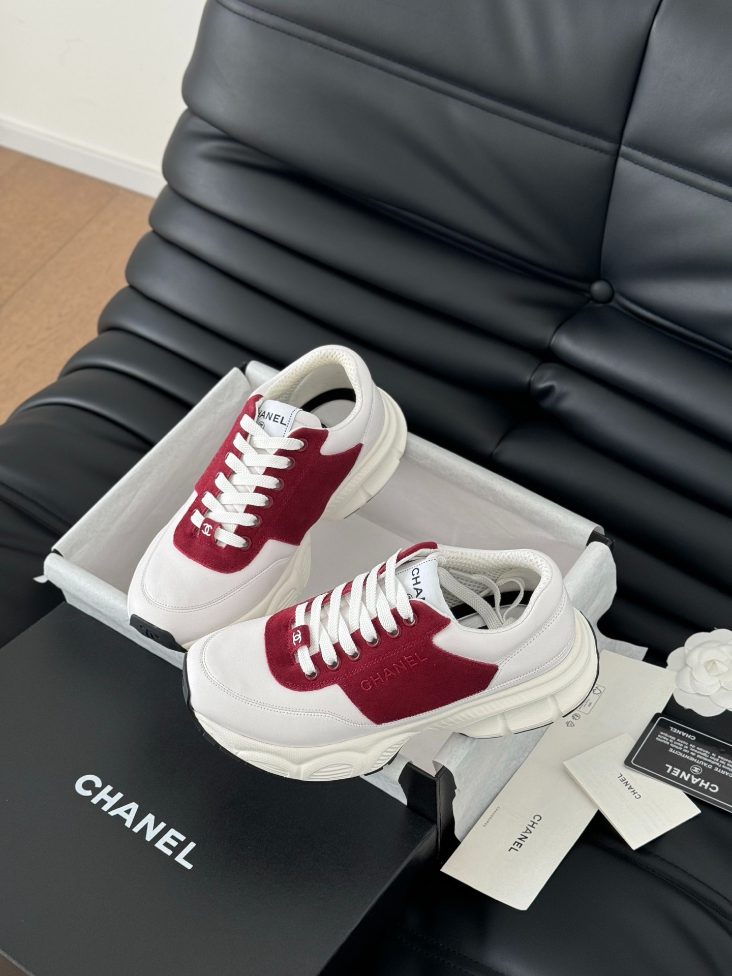 샤넬 25C 신상 팬더 스니커즈