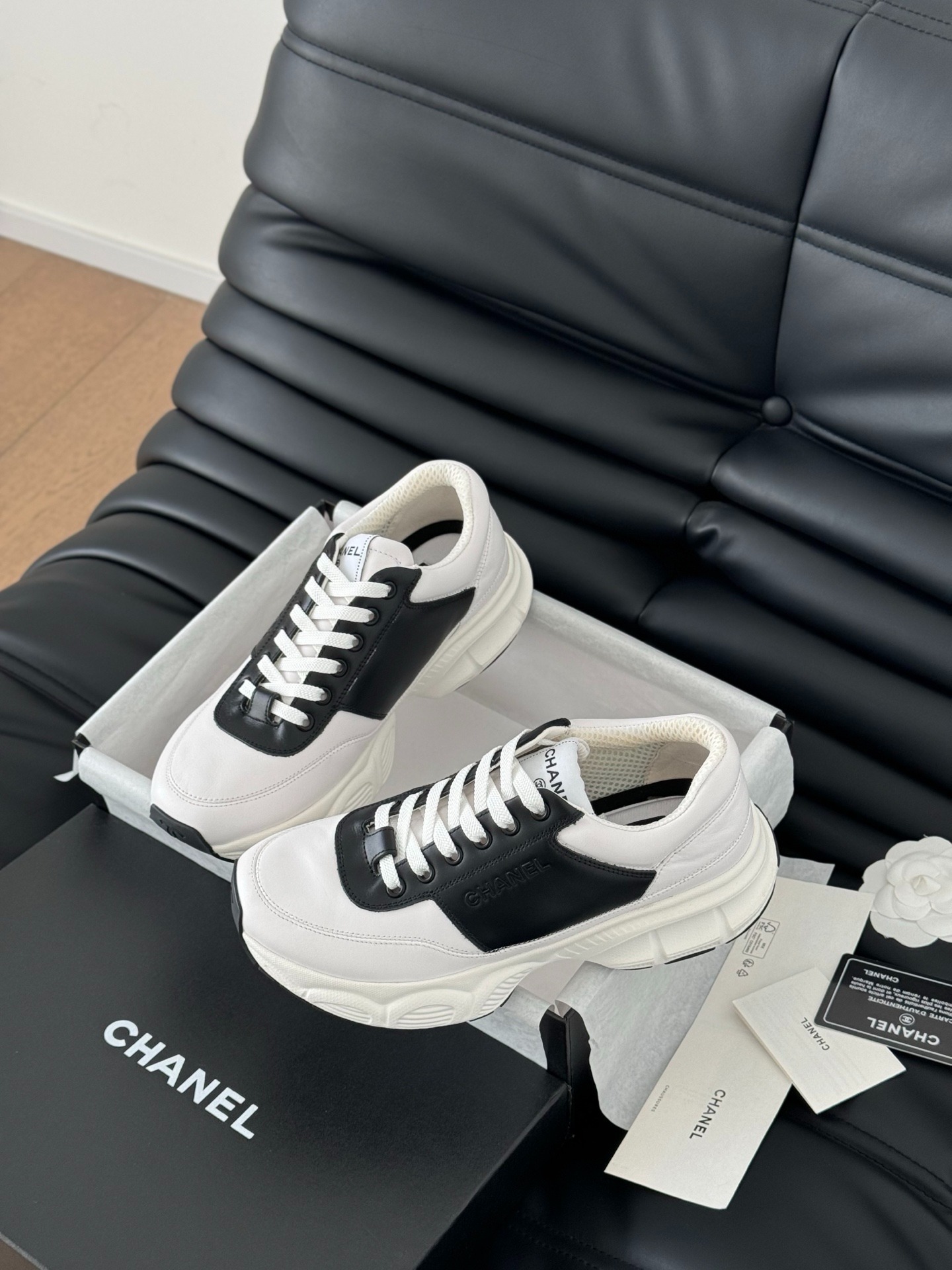 샤넬 25C 신상 팬더 스니커즈