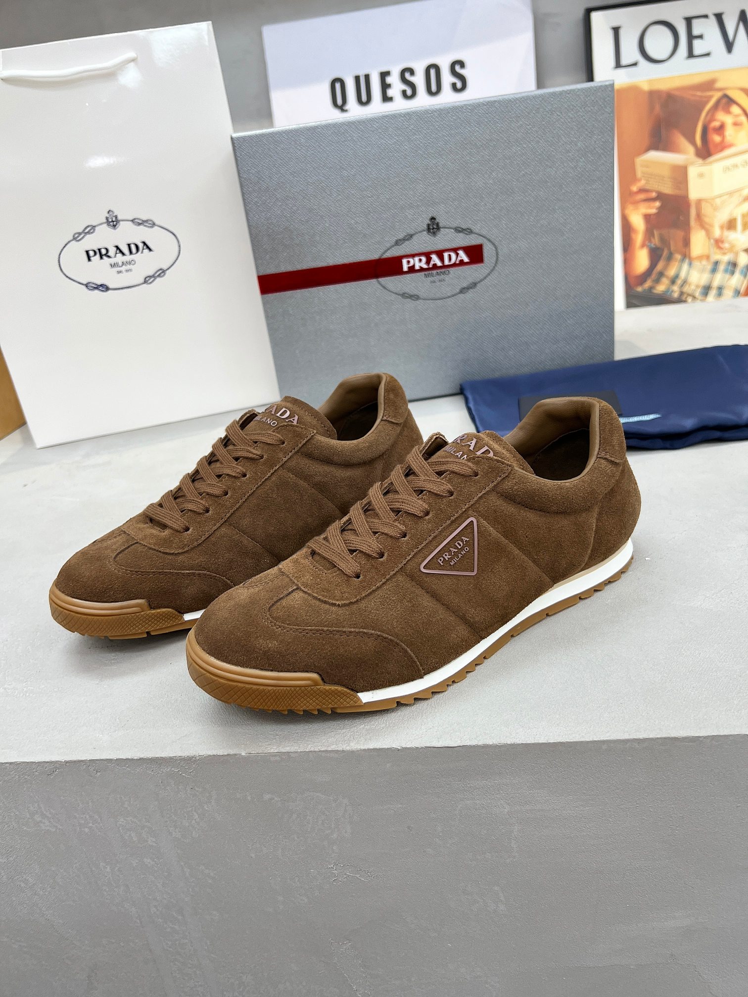 프라다 클래식 스니커즈