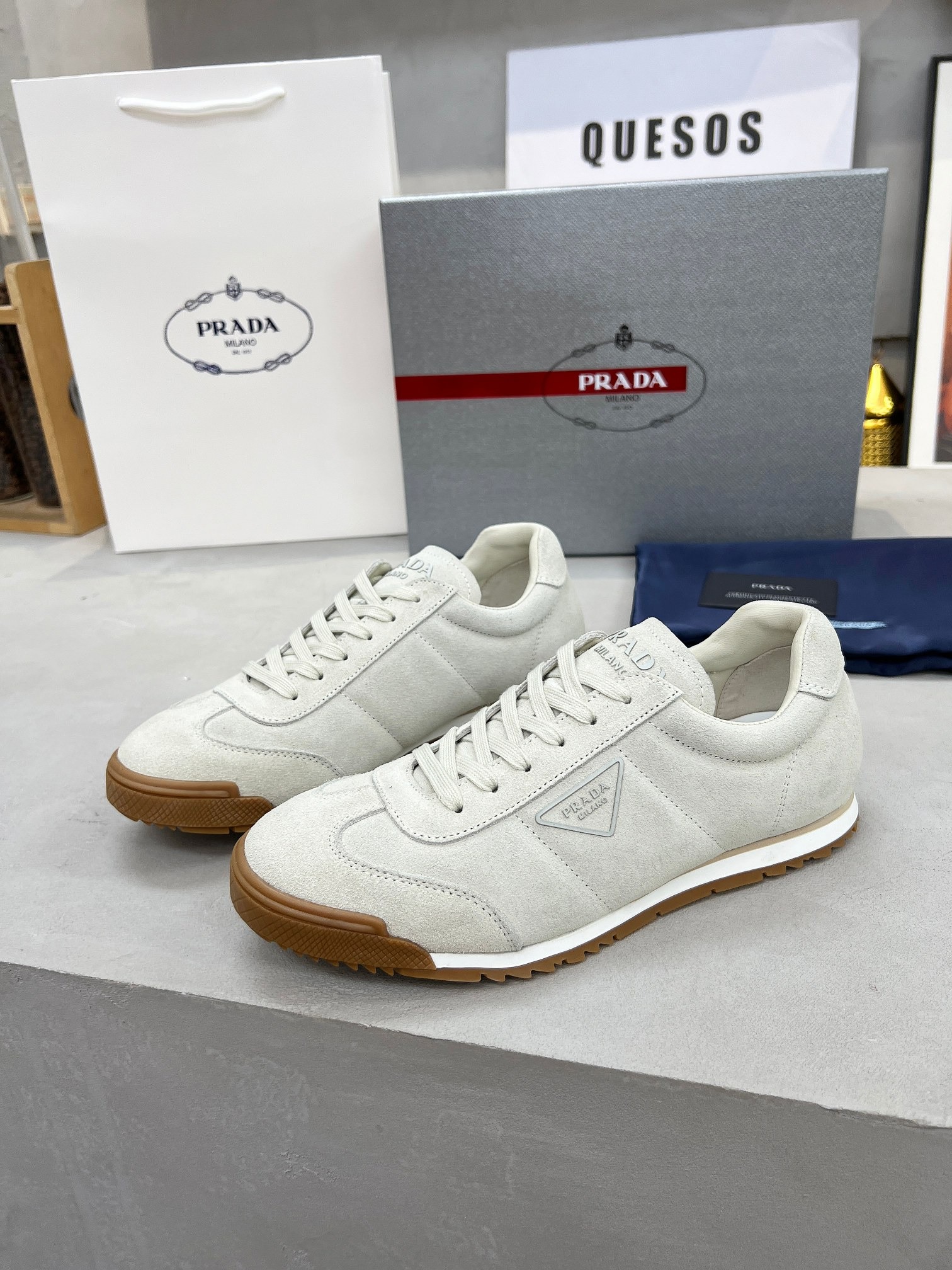 프라다 클래식 스니커즈
