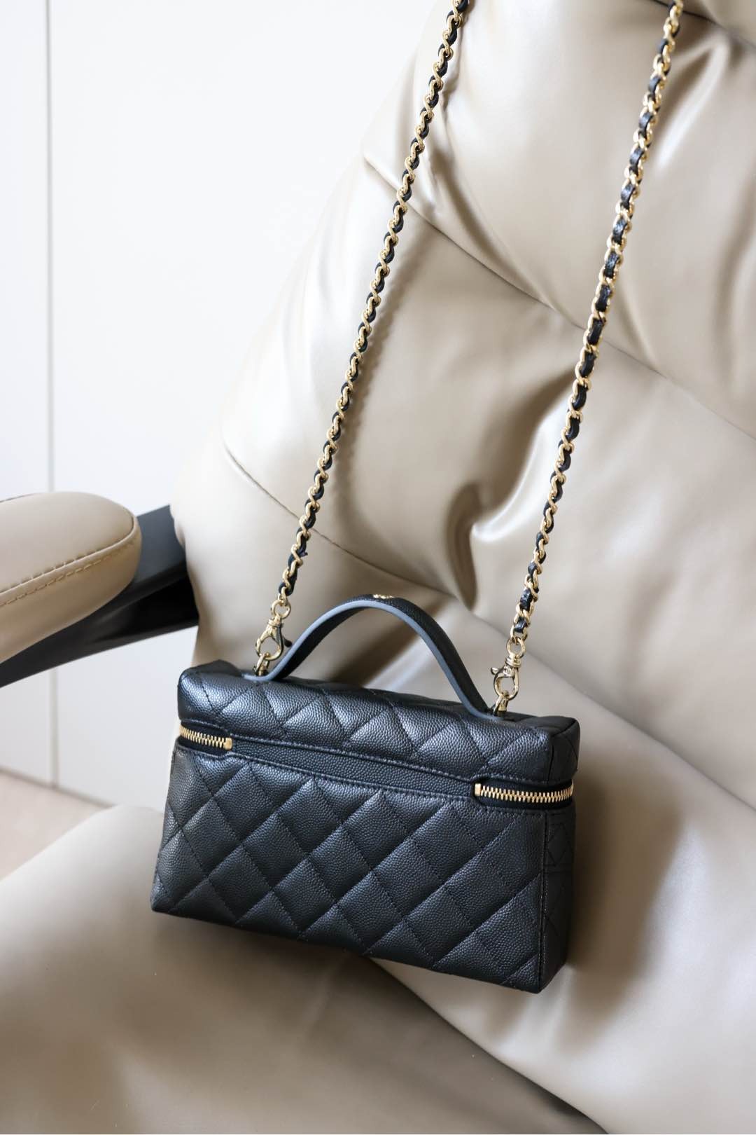 샤넬 금장 클래식 베니티 백