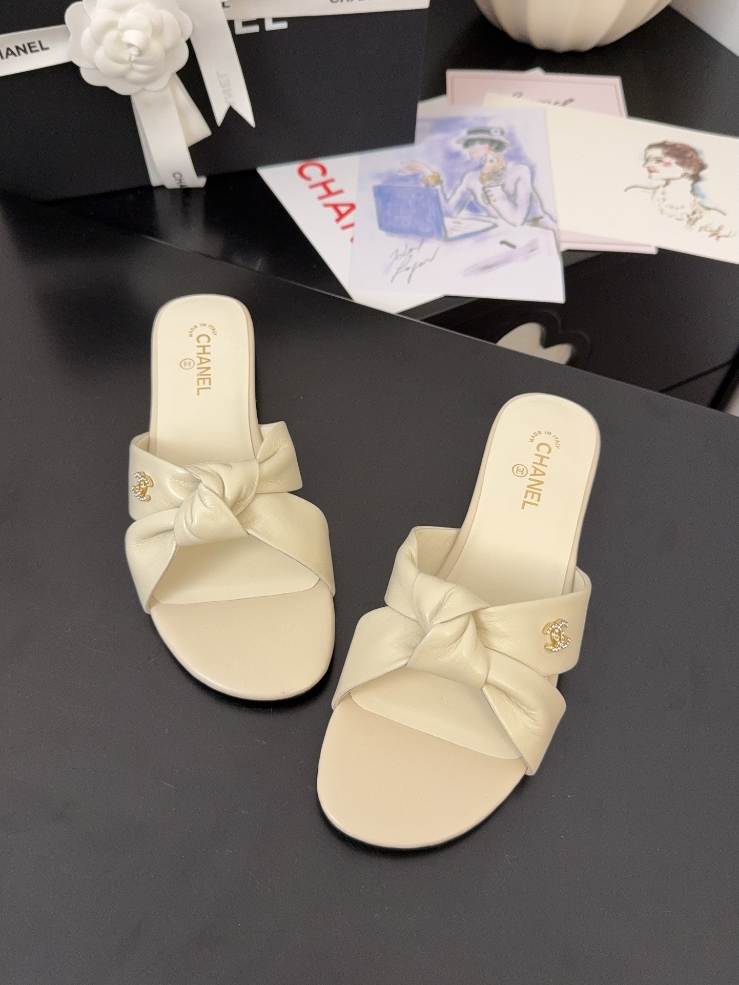 샤넬 25 신상 크로스 샌들