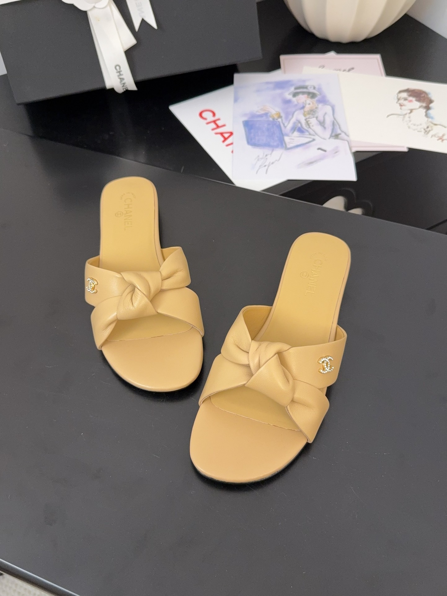 샤넬 25 신상 크로스 샌들