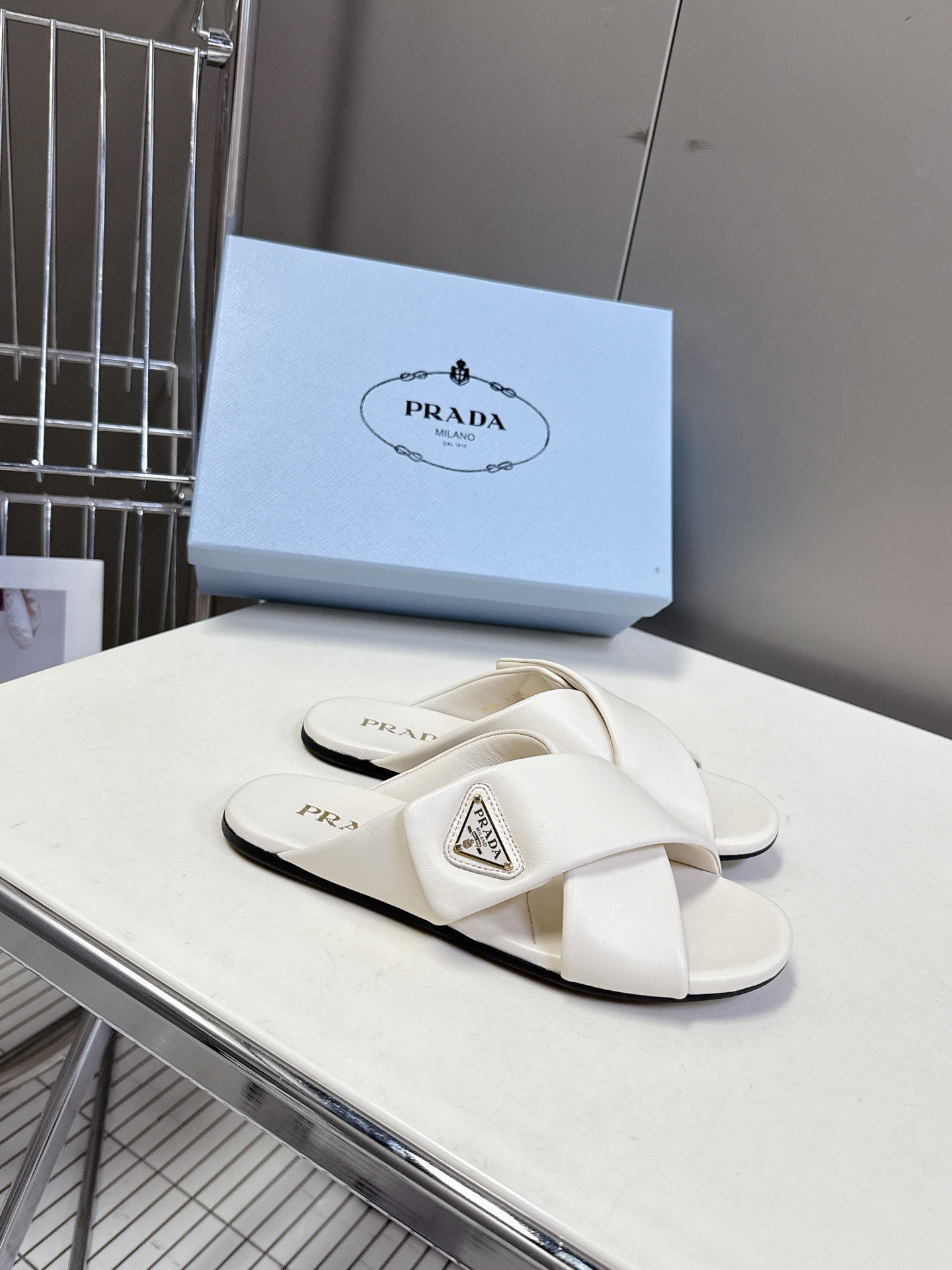 프라다 25 봄여름 신상 슬리퍼