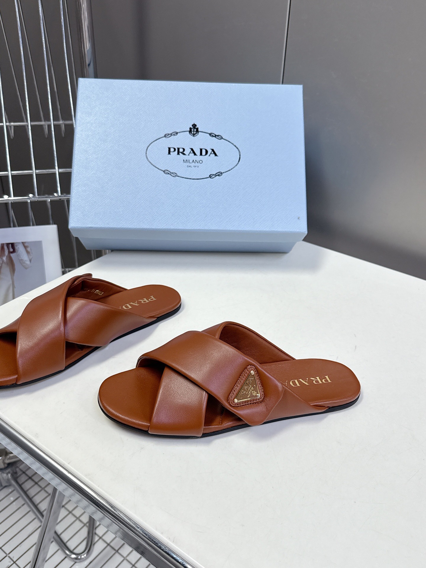 프라다 25 봄여름 신상 슬리퍼