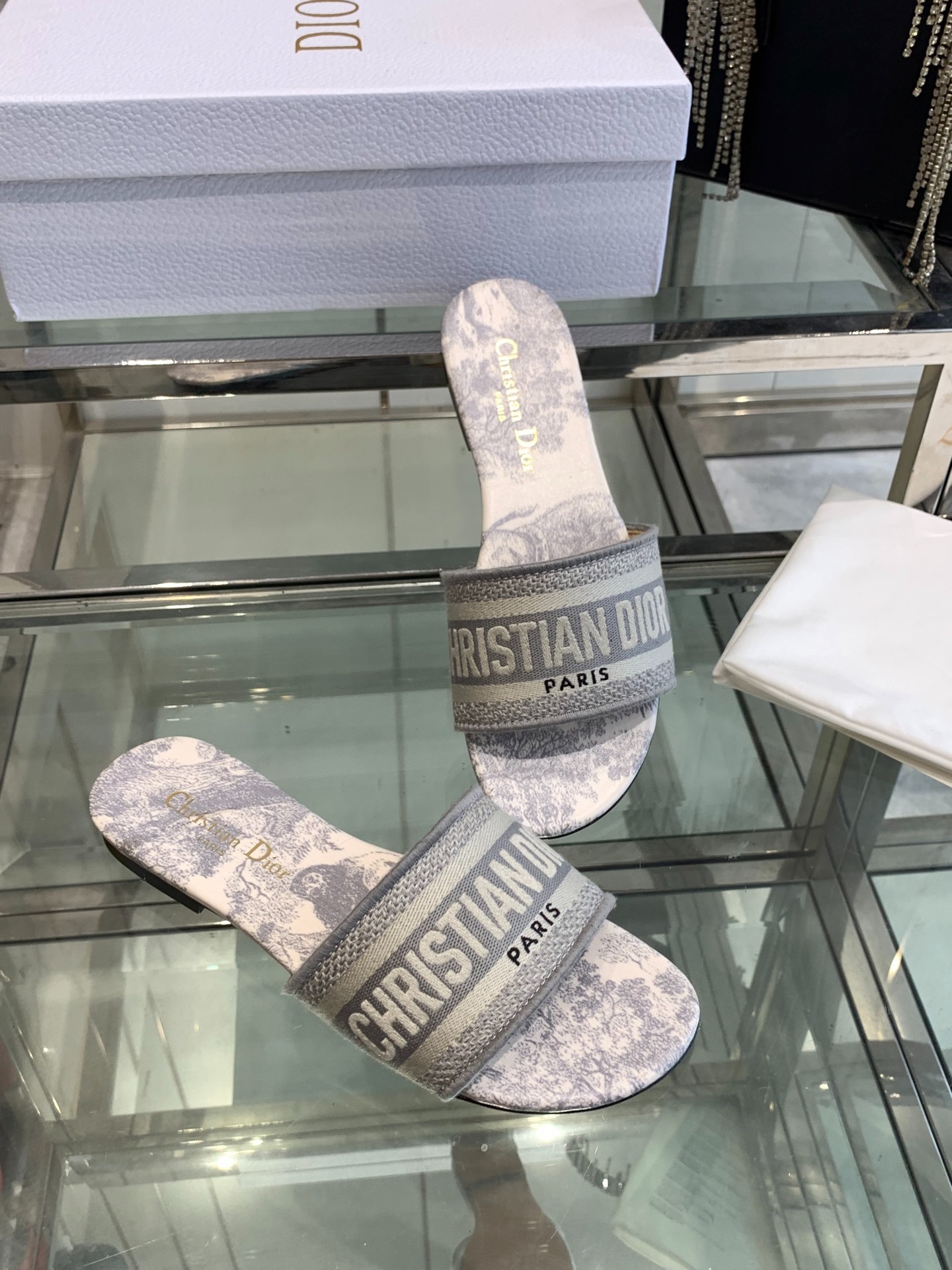 디올 자수 레터링 슬리퍼