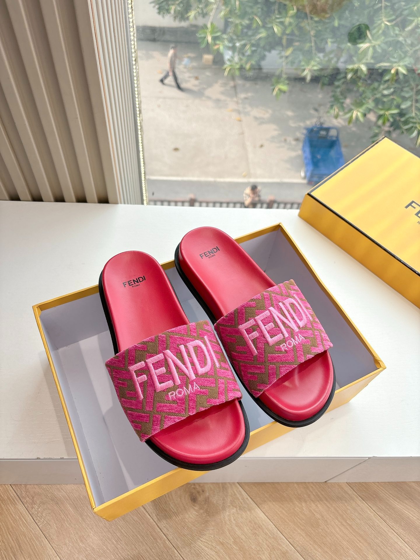 펜디 샌들 슬리퍼