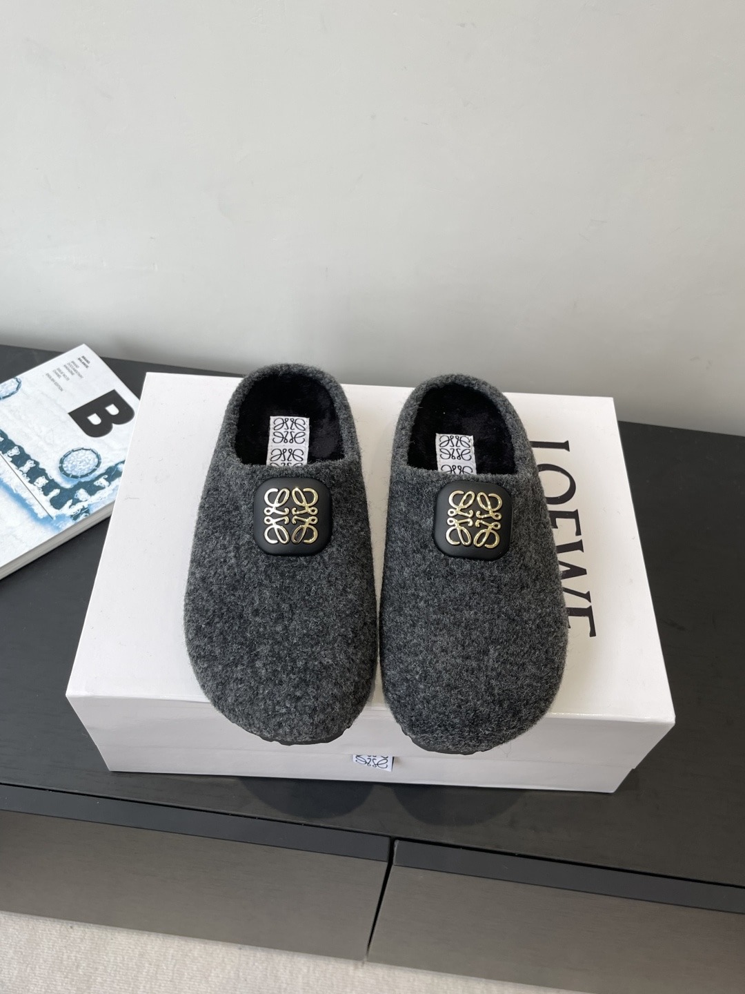 로에베 25ss 신상 발칸 세미슬리퍼