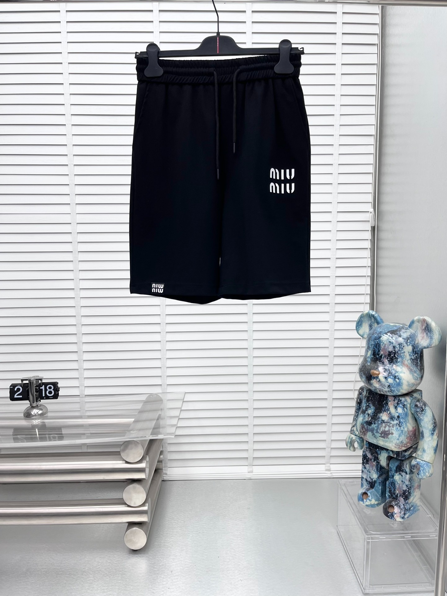 미우미우 2025년 여름 신상 캐주얼 반바지