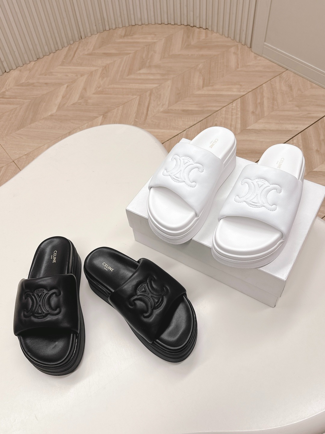 셀린느 2025ss 통굽 슬리퍼