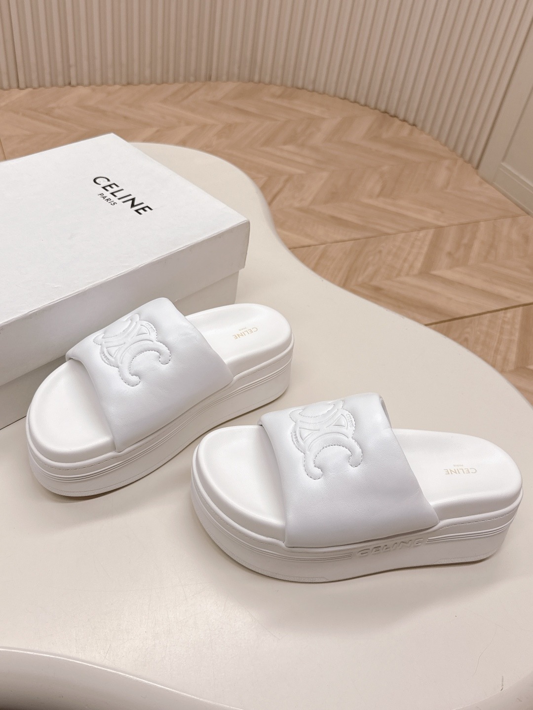 셀린느 2025ss 통굽 슬리퍼
