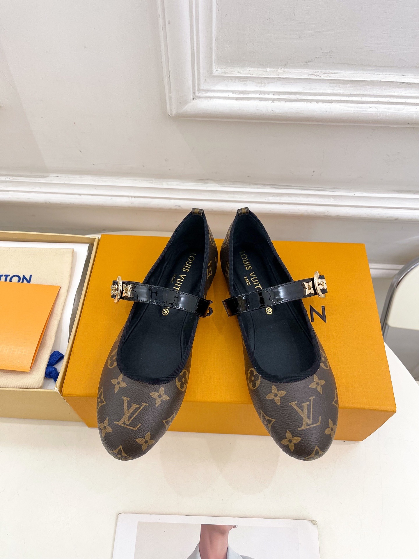 루이비통 25 뉴 무*카미 타카시 콜라보 발레화