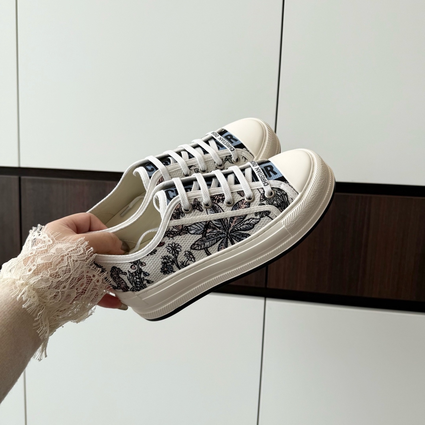 디올 신상 플랫폼 스니커즈