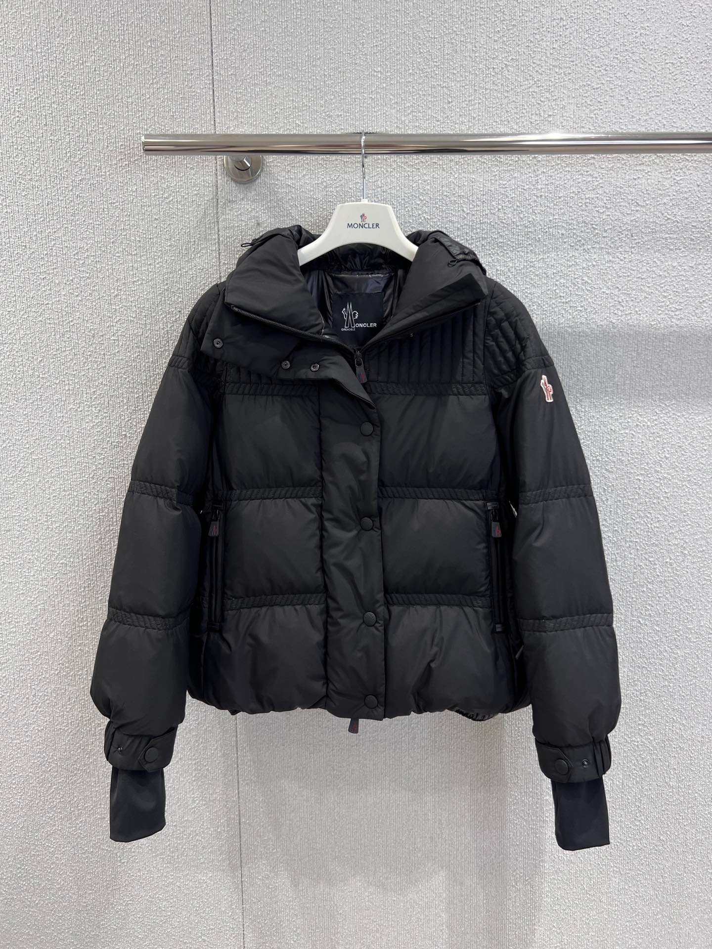 몽클레어 25FW 신상 숏 스키 컬렉션 패치 패딩