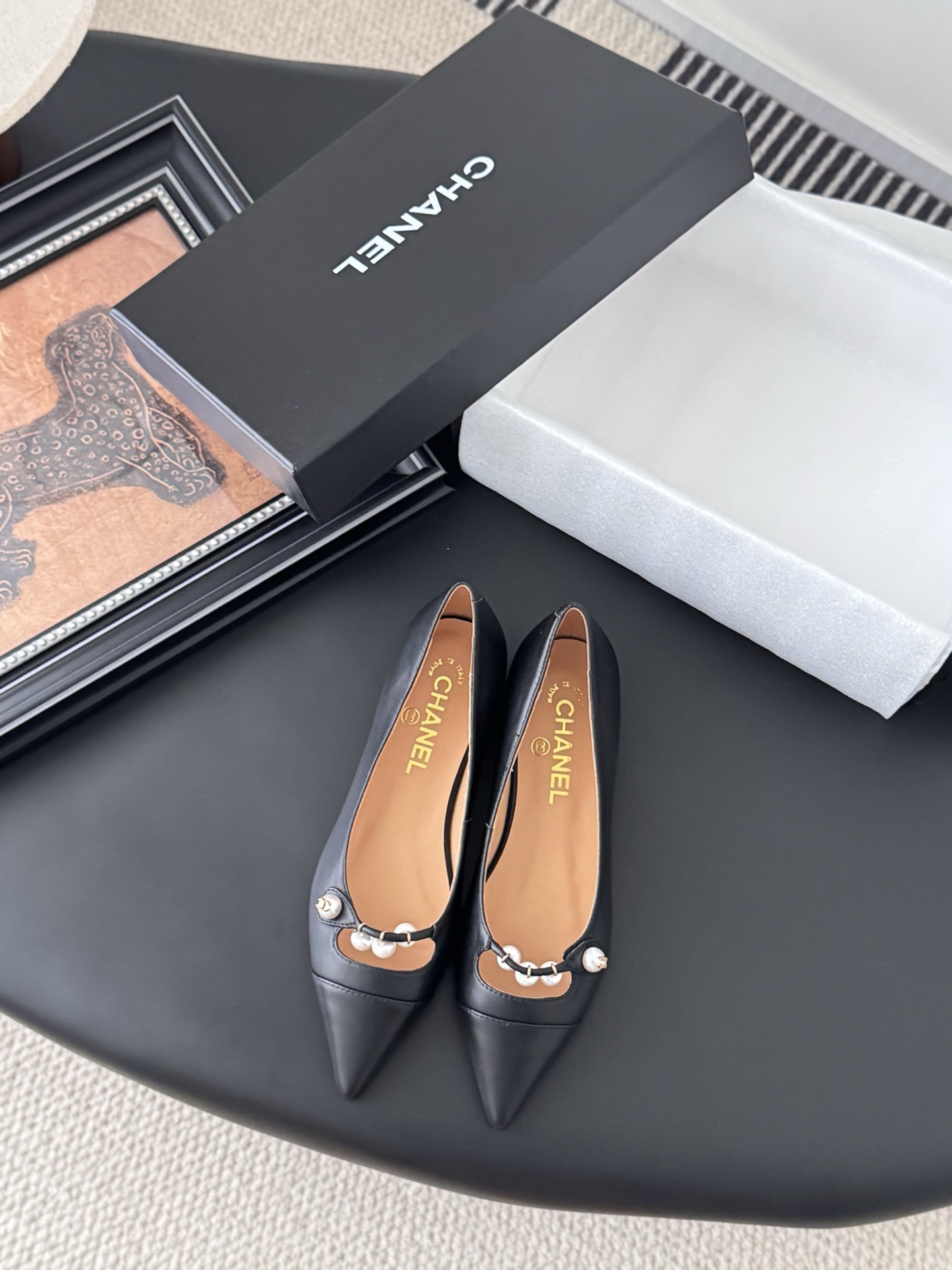 샤넬 25 신상 스틸레토 플랫