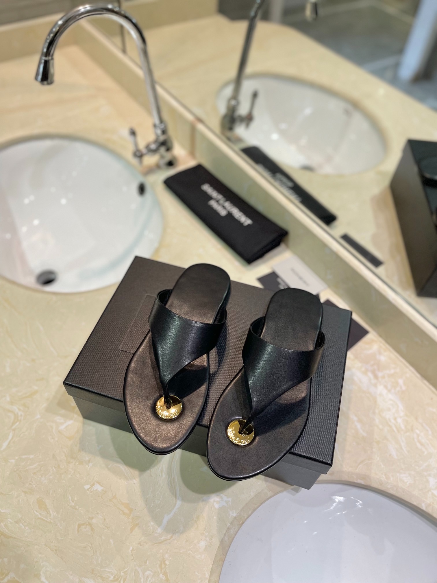 입생로랑 조리 슬리퍼