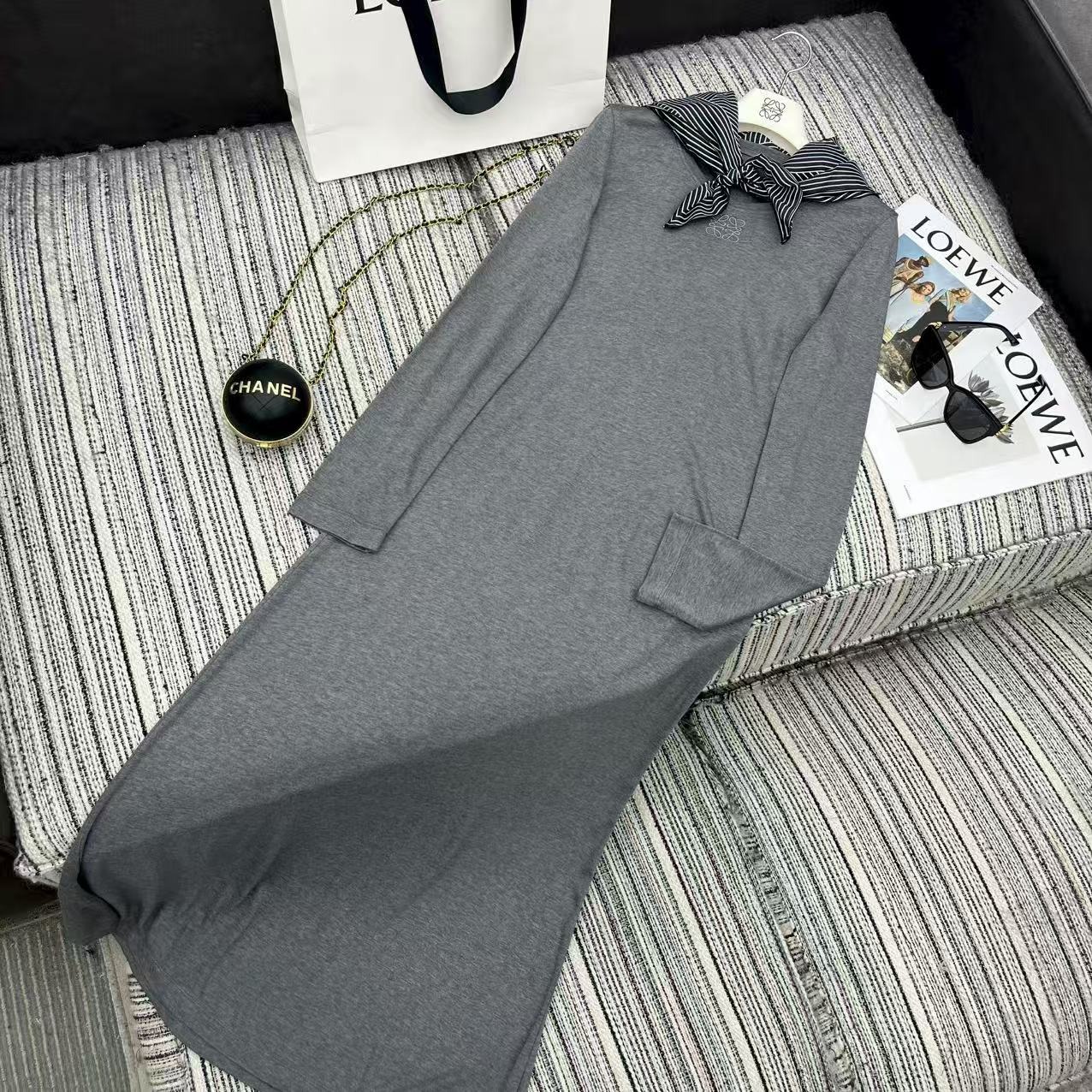 로에베 신상 긴팔 라운드 롱원피스