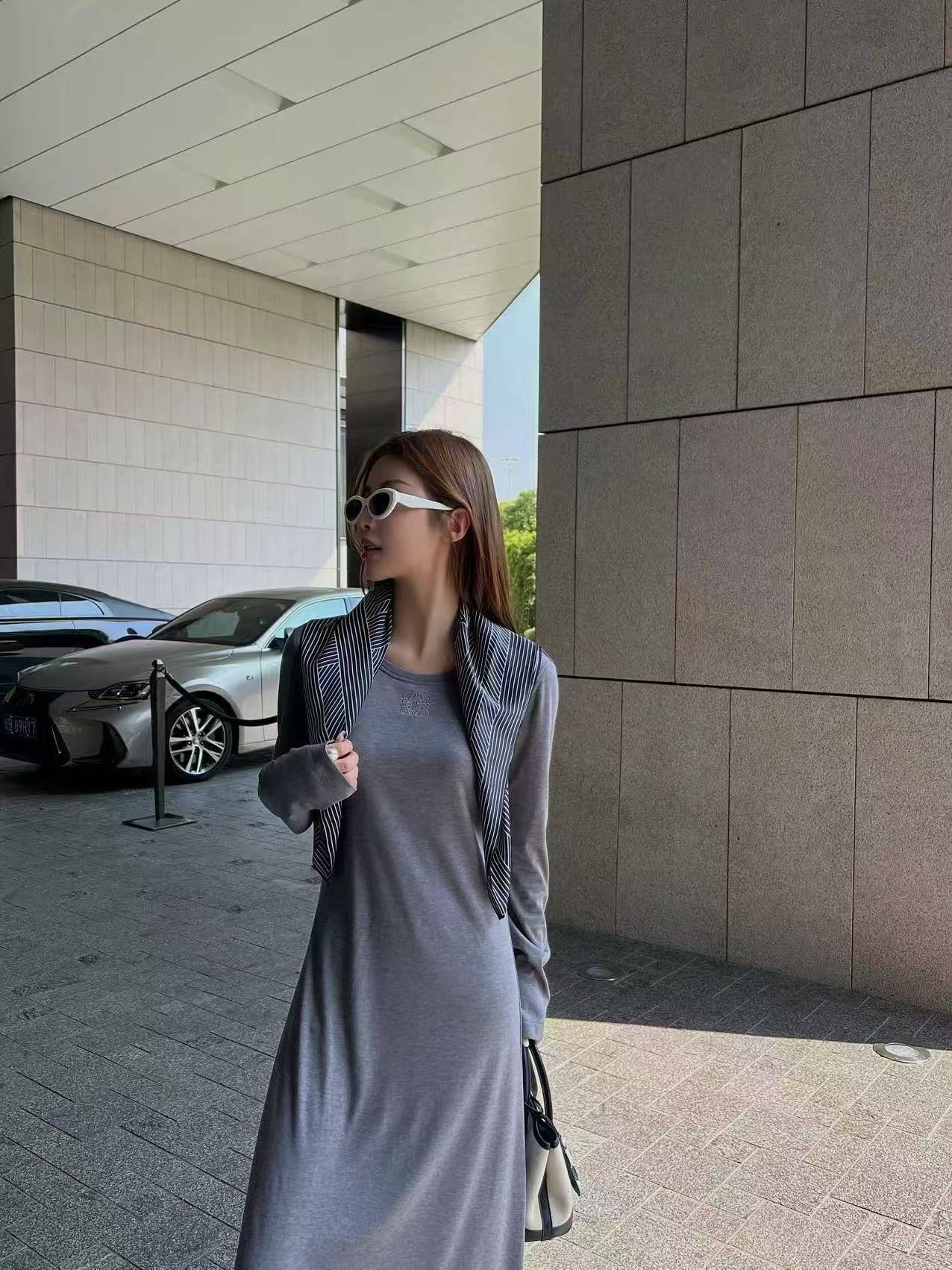 로에베 신상 긴팔 라운드 롱원피스