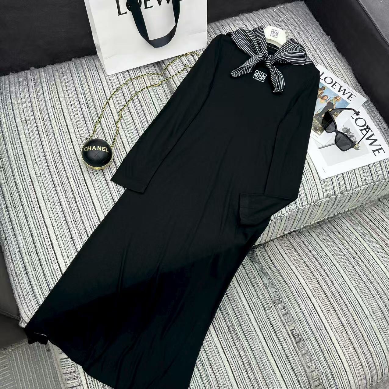 로에베 신상 긴팔 라운드 롱원피스