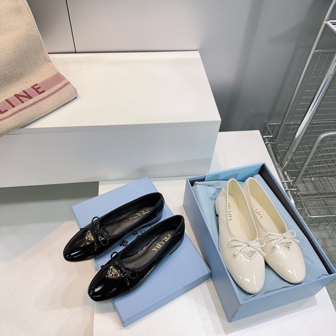 프라다 25 봄여름 신상 메리제인 플랫 슈즈