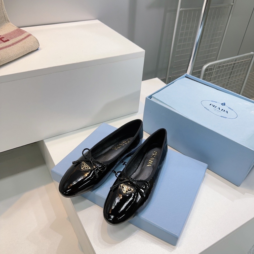 프라다 25 봄여름 신상 메리제인 플랫 슈즈