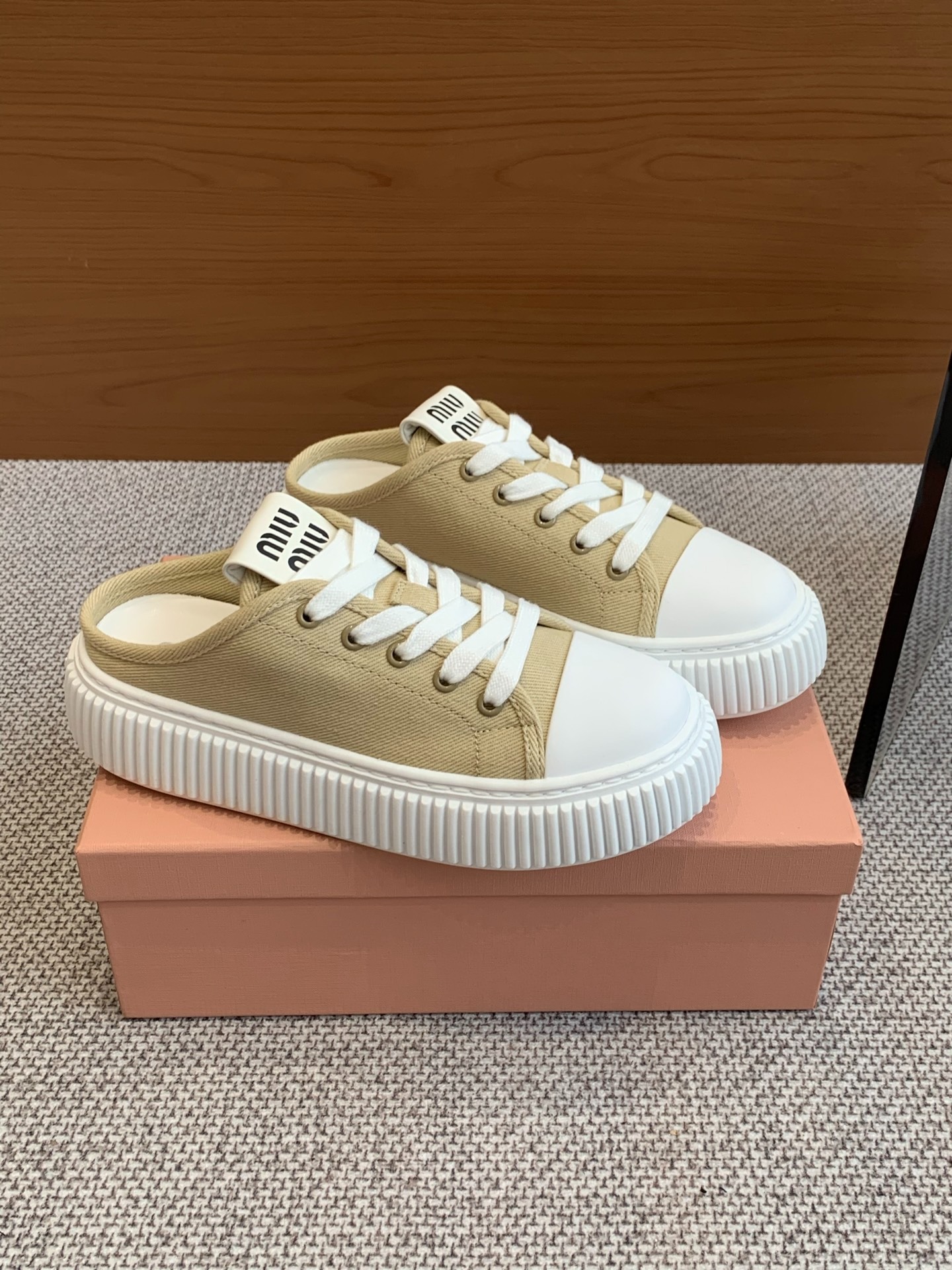 미우미우 봄여름 신상 통굽 스니커즈 프리미엄