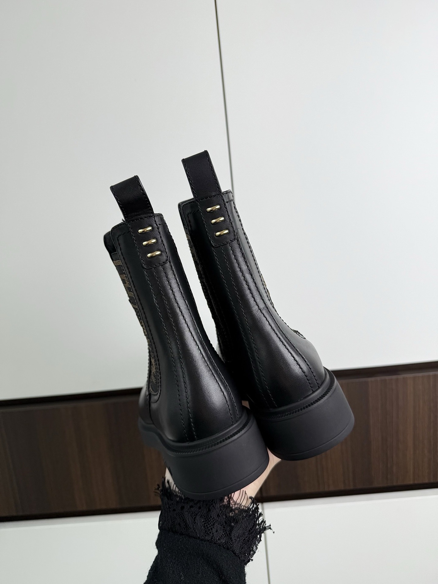 펜디 25 신상 첼시 소가죽 라이더부츠