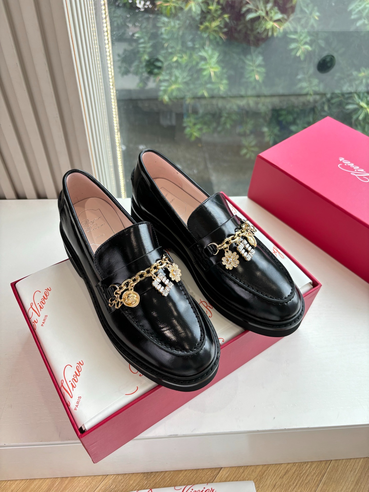 로저비비에 25ss 신상 큐빅 체인 로퍼