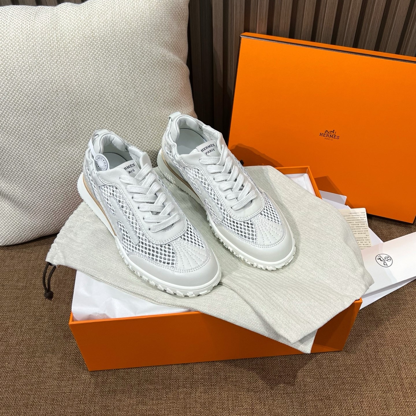 에르메스 젯 스니커즈 펀칭 메쉬 워커