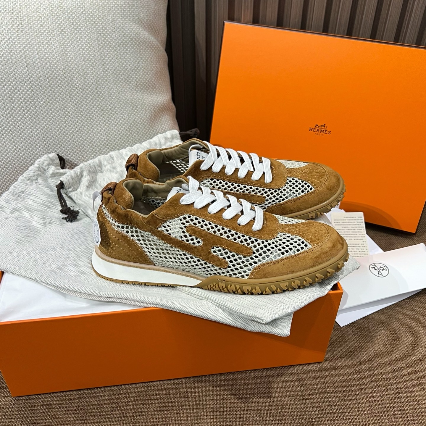 에르메스 젯 스니커즈 펀칭 메쉬 워커