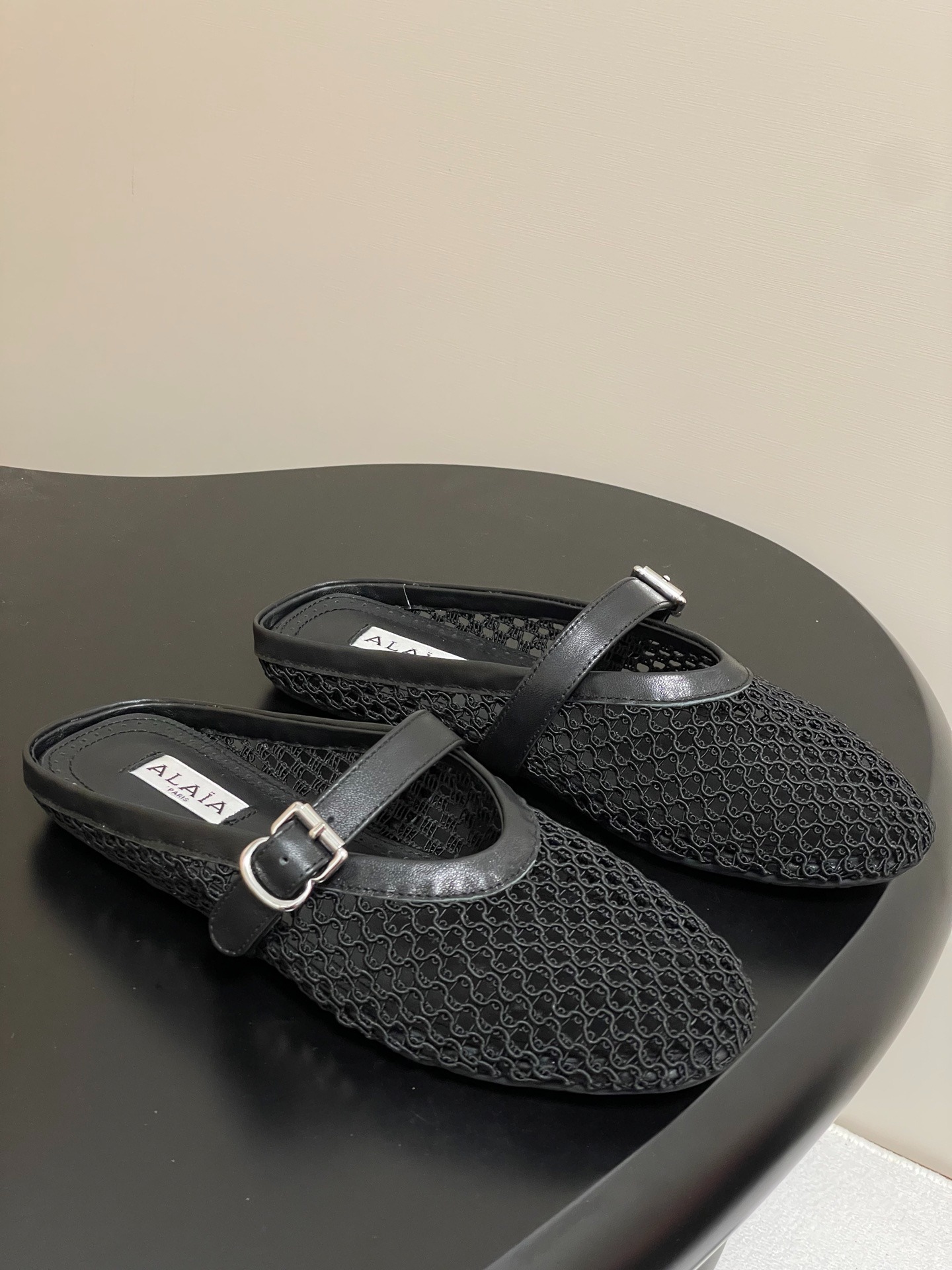 알라이아 프렌치 메쉬 플랫 슬리퍼