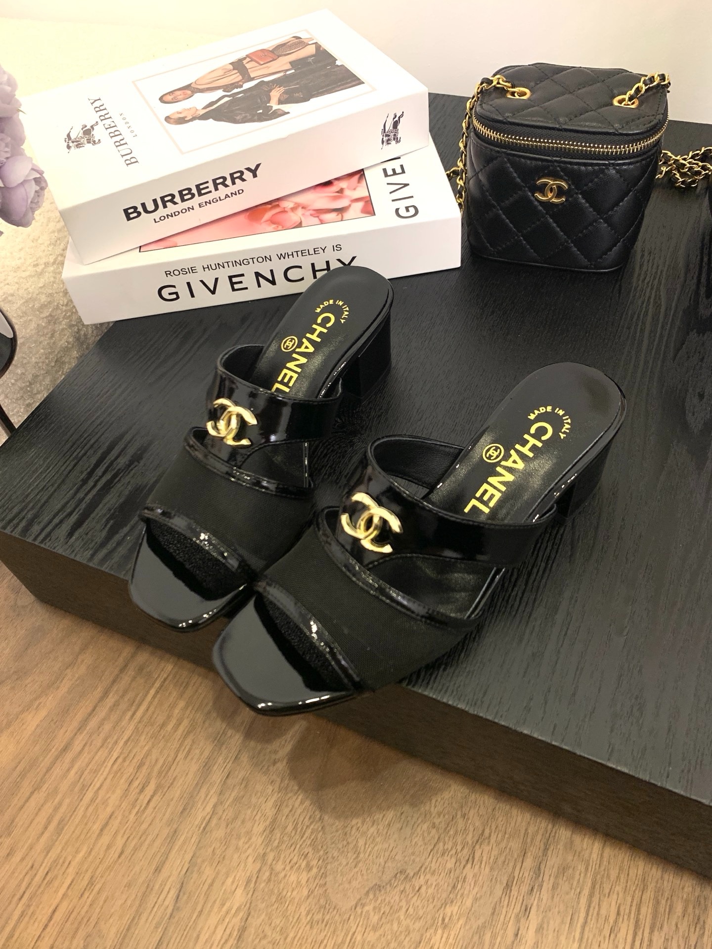 샤넬 25 신상 스퀘어 메쉬 통굽 슬리퍼