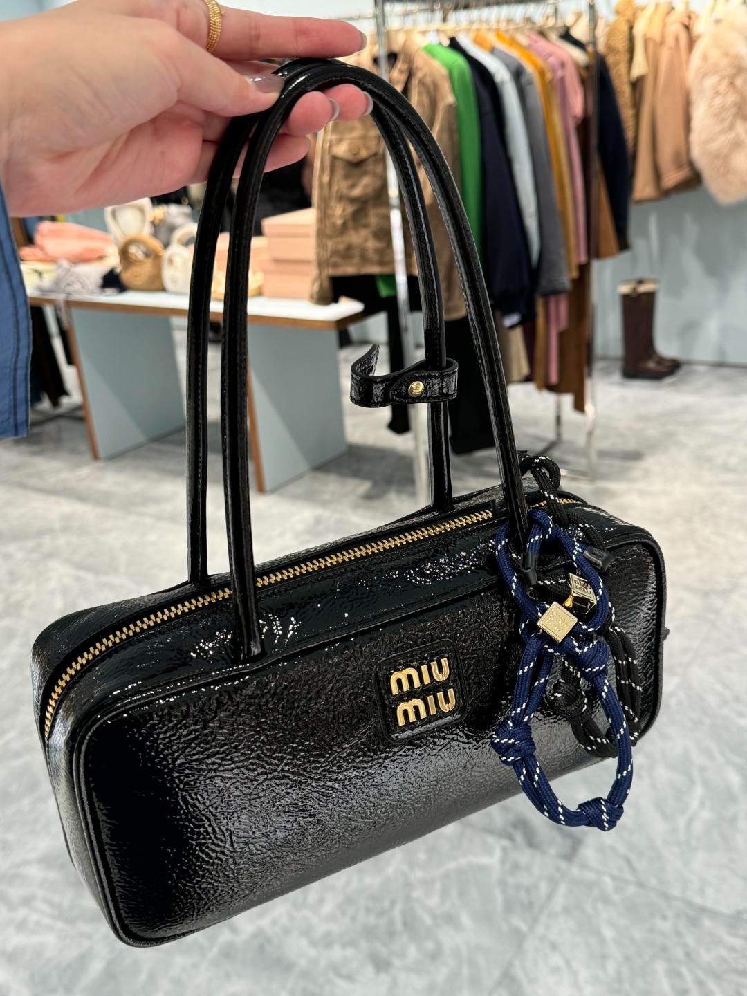 미우미우 에나멜 패치워크 백 5BB173