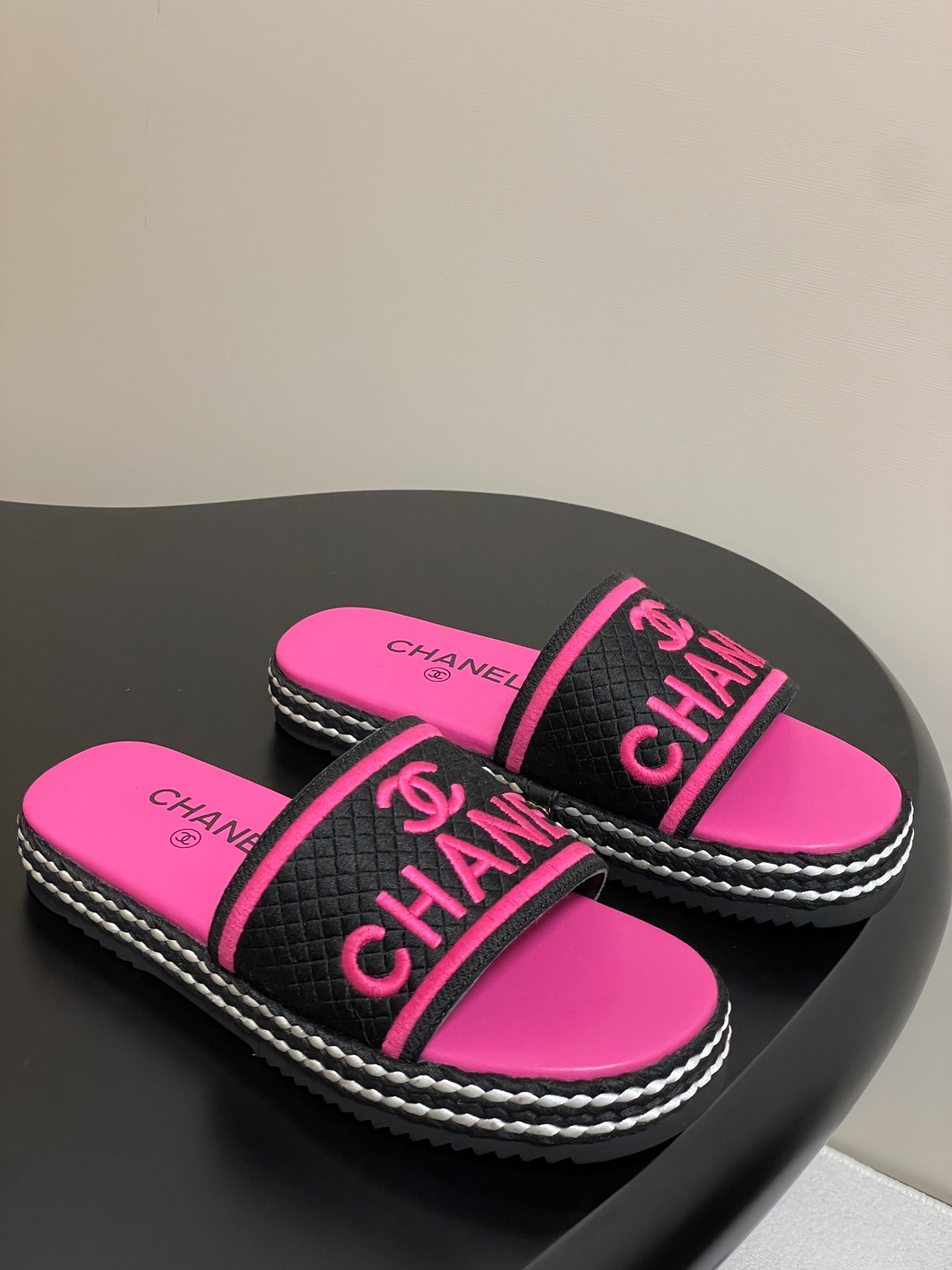 샤넬 꼬임 더블C 레터링 일자 슬리퍼
