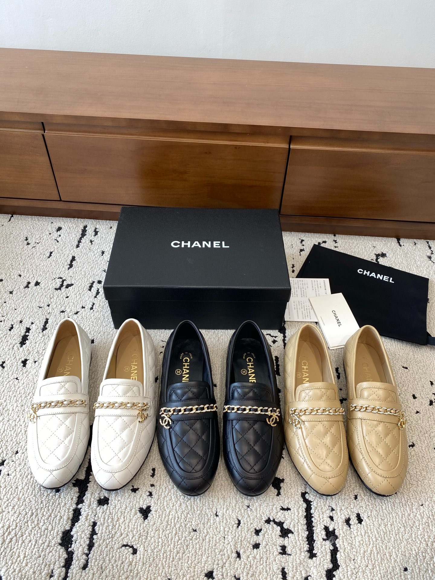 샤넬 25C 가을/겨울 신상 스틸레토 플랫